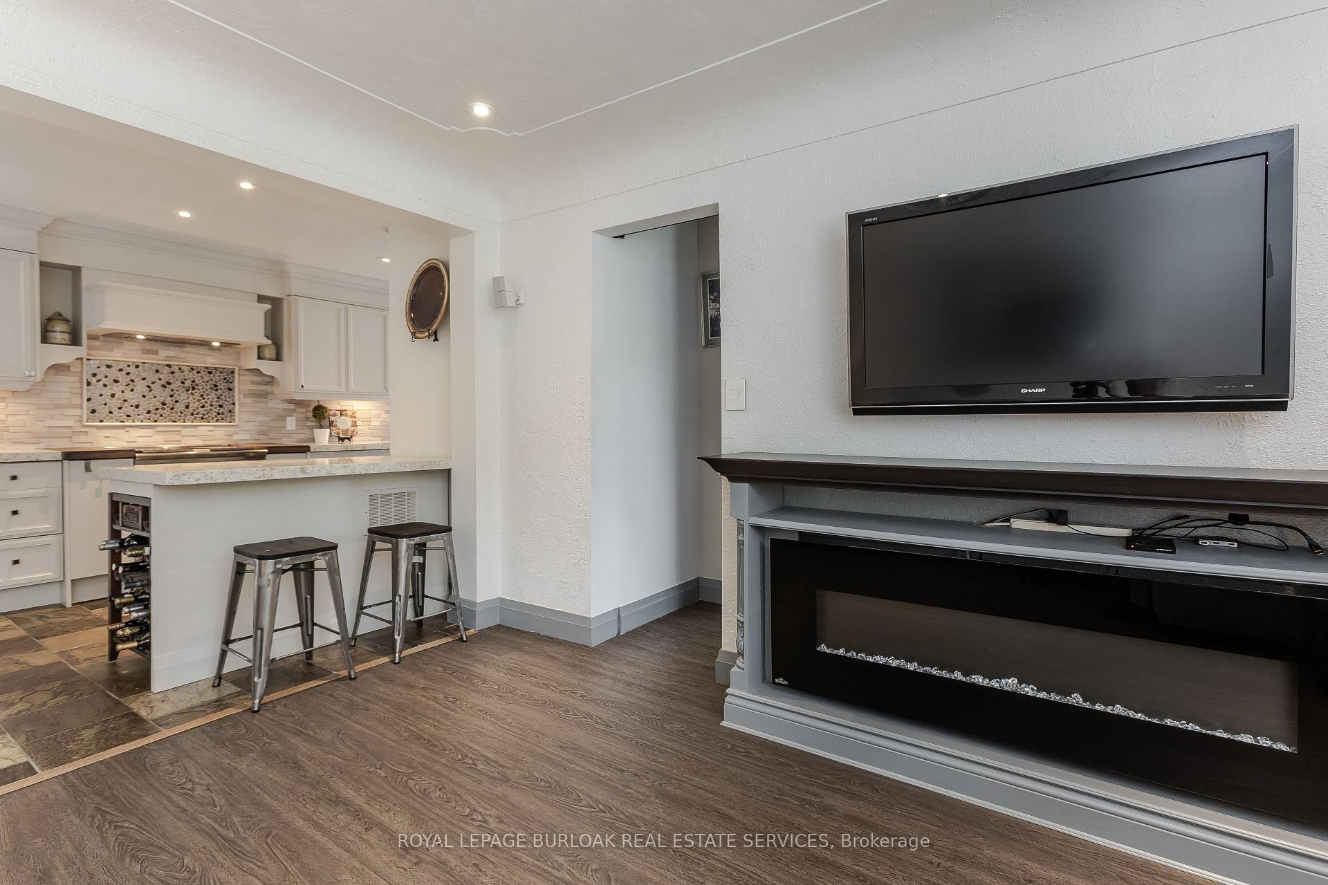 Photo 10 of 1041 Plains View Avenue, Burlington, Bayview — HOMEH