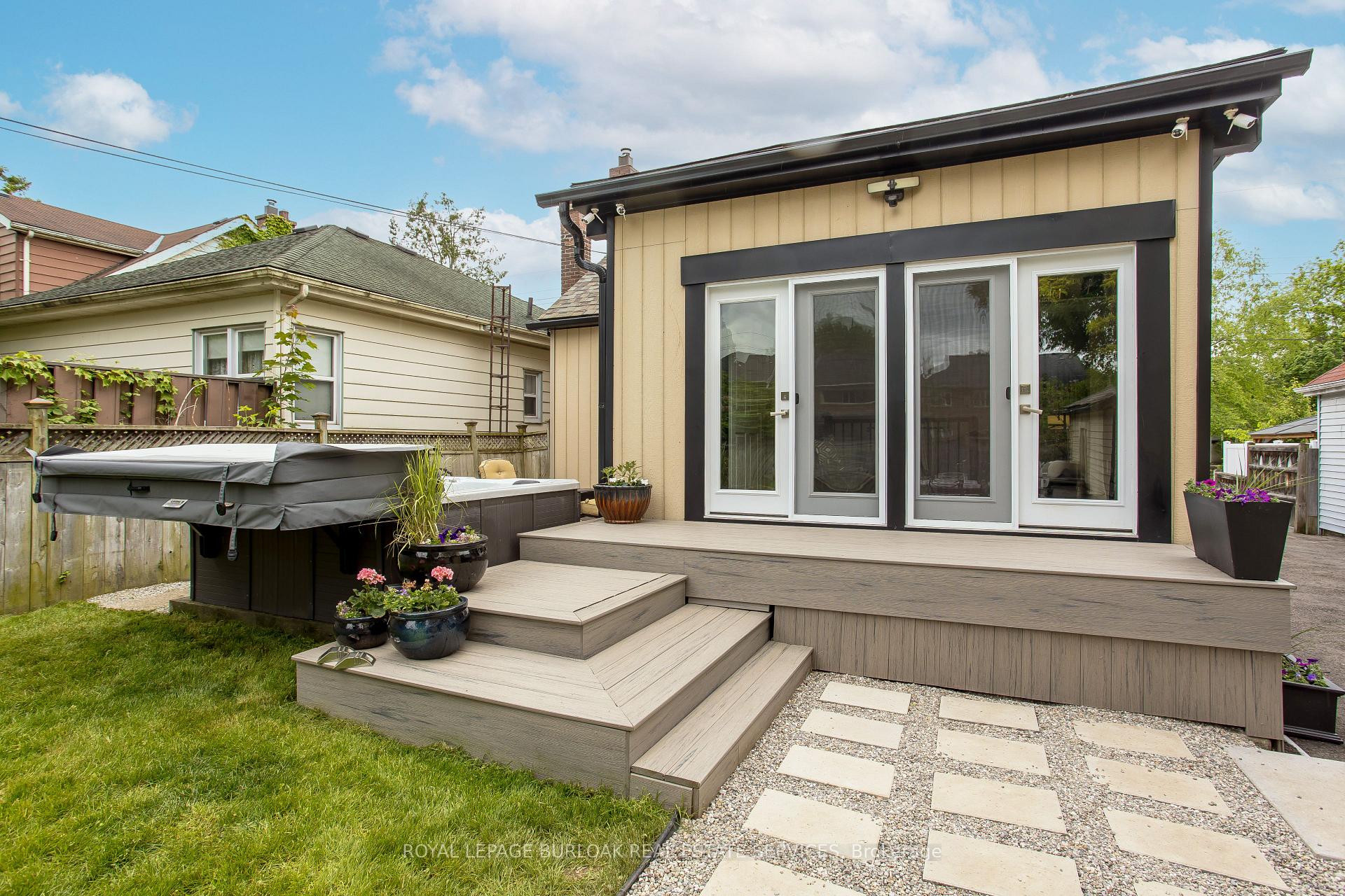 Photo 32 of 1041 Plains View Avenue, Burlington, Bayview — HOMEH