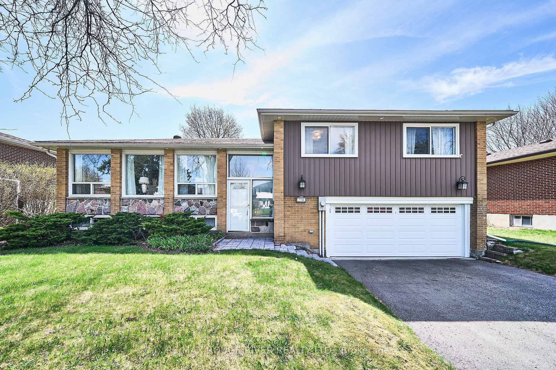 Photo 1 of 718 Gibbons Street, Oshawa, Northglen — HOMEH