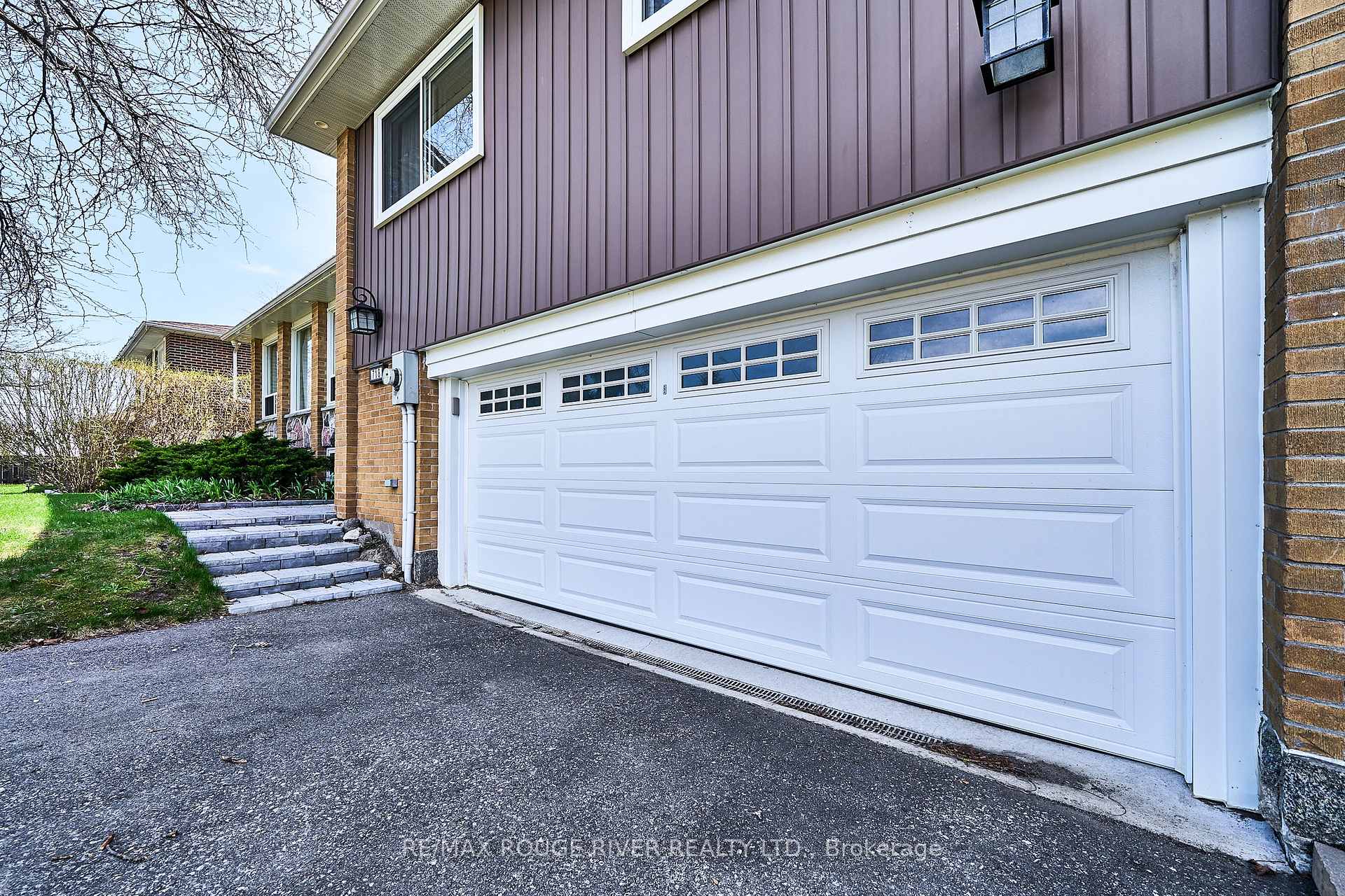 Photo 6 of 718 Gibbons Street, Oshawa, Northglen — HOMEH