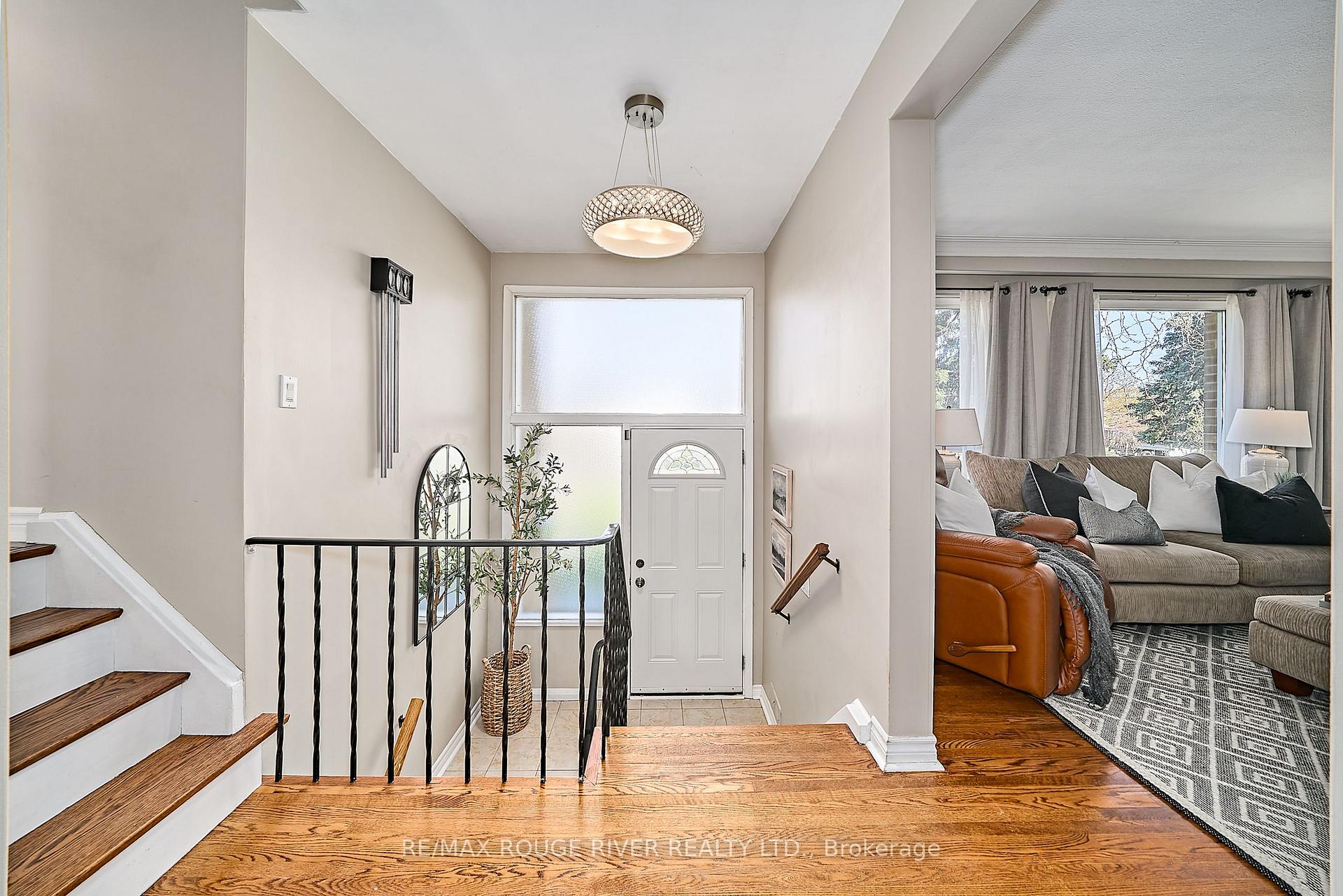 Photo 5 of 718 Gibbons Street, Oshawa, Northglen — HOMEH