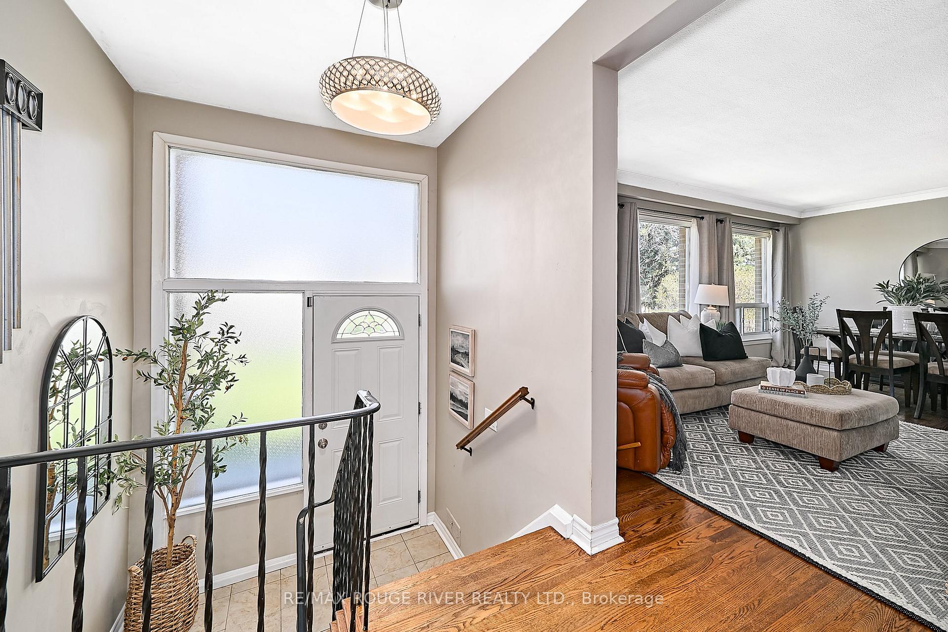 Photo 4 of 718 Gibbons Street, Oshawa, Northglen — HOMEH