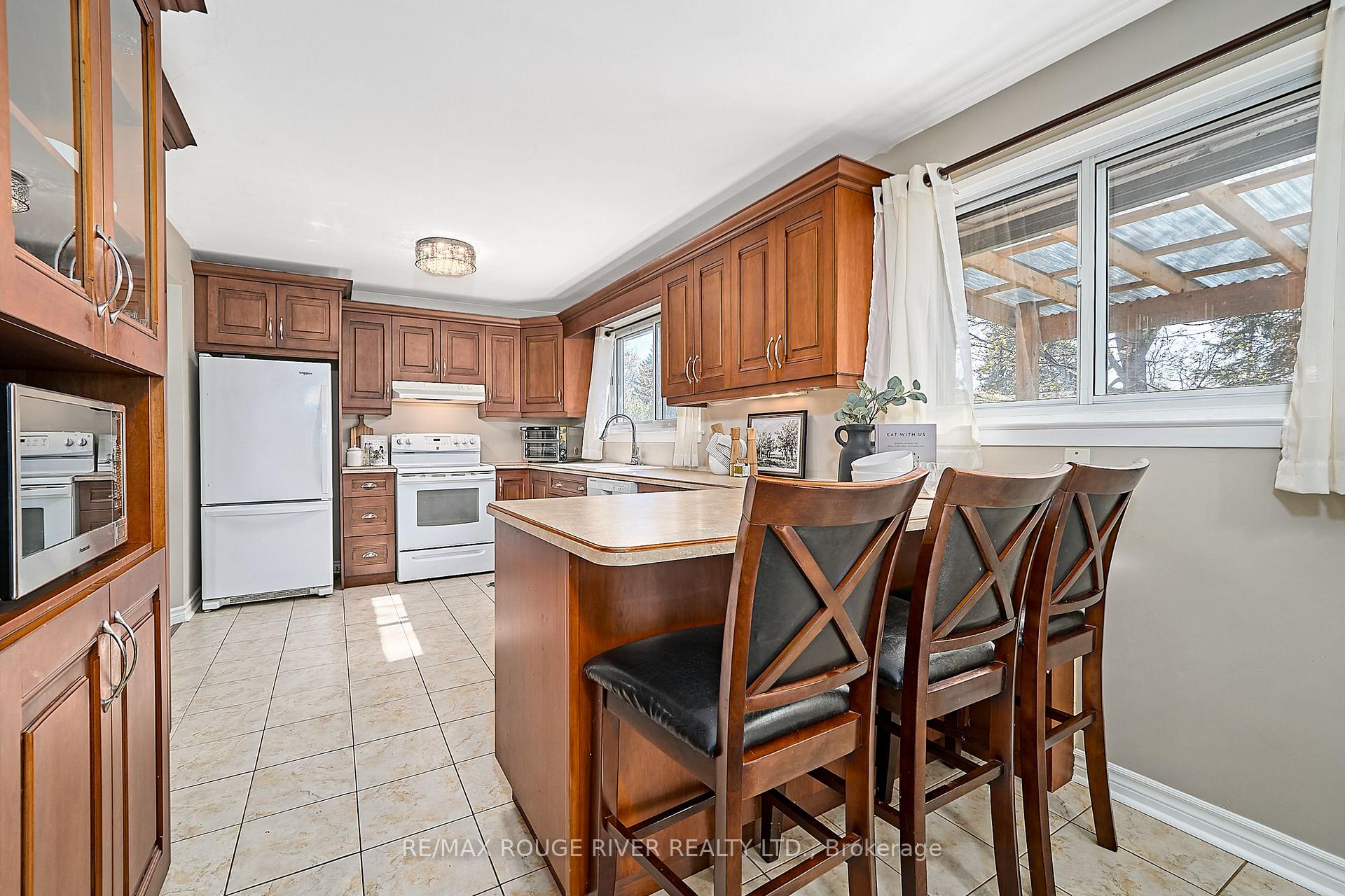 Photo 34 of 718 Gibbons Street, Oshawa, Northglen — HOMEH
