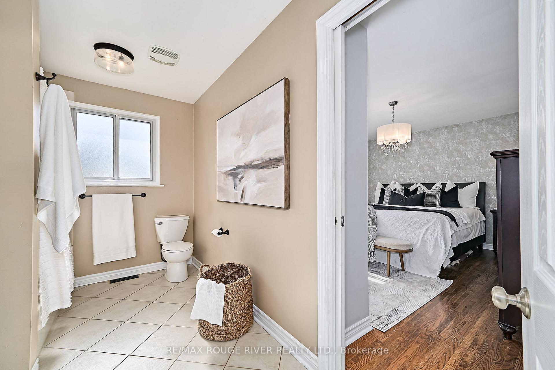 Photo 2 of 718 Gibbons Street, Oshawa, Northglen — HOMEH