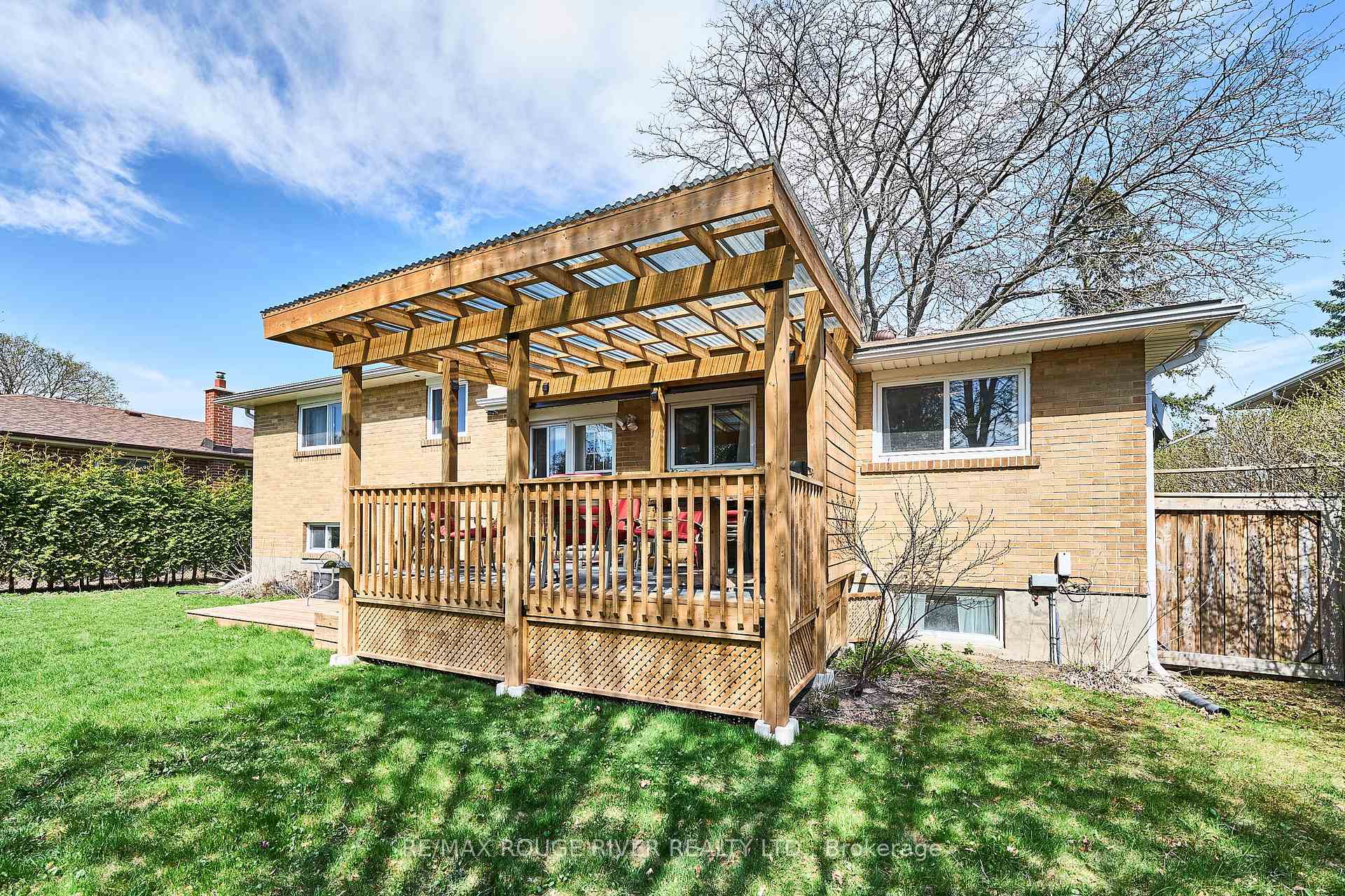 Photo 23 of 718 Gibbons Street, Oshawa, Northglen — HOMEH