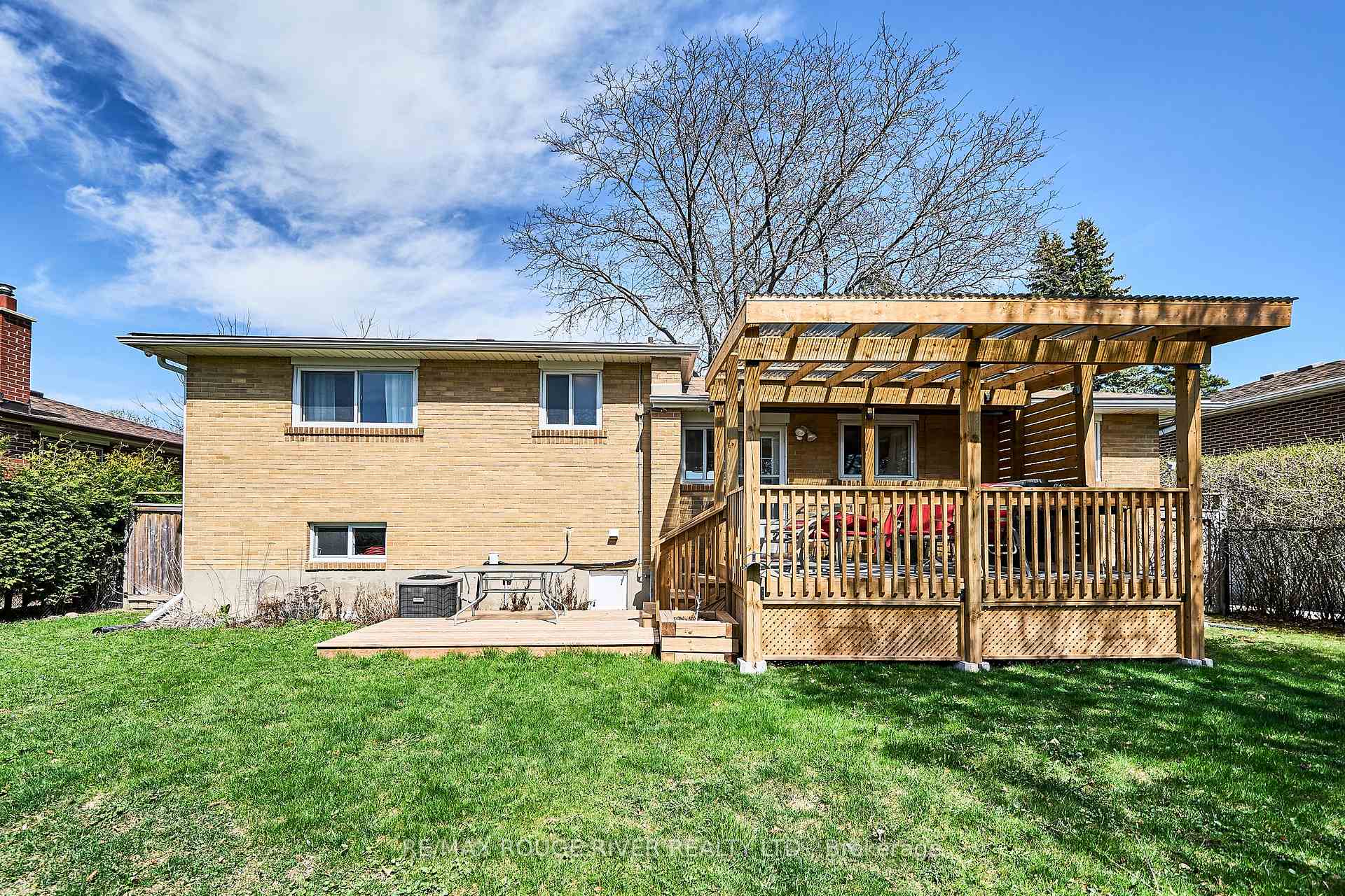 Photo 26 of 718 Gibbons Street, Oshawa, Northglen — HOMEH