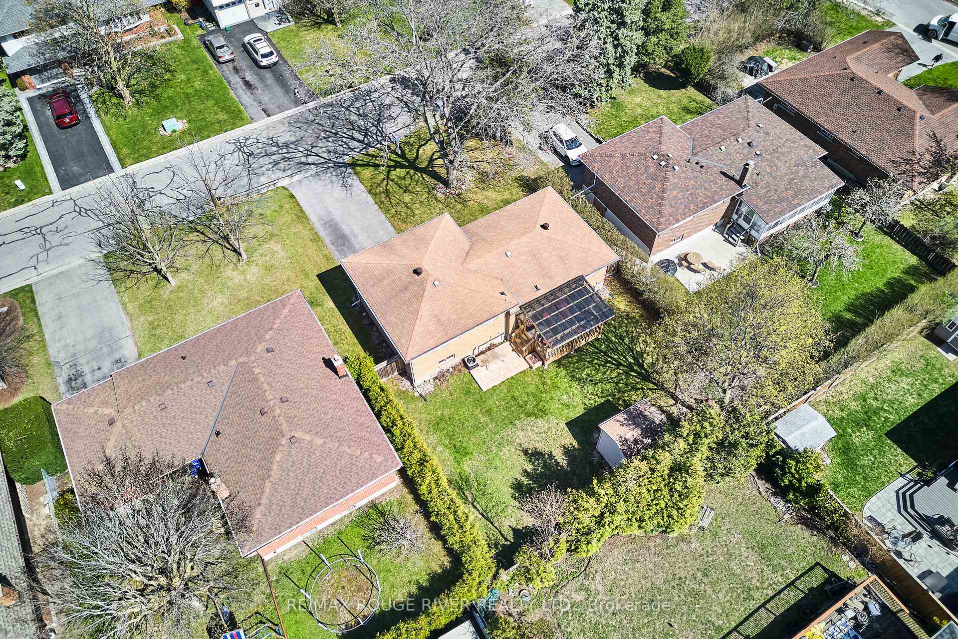 Photo 30 of 718 Gibbons Street, Oshawa, Northglen — HOMEH