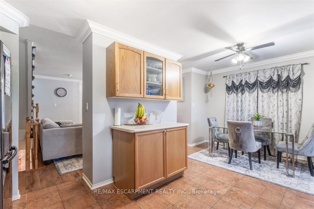 Photo 3 of Unit 11, 75 Ryans Way, Hamilton, Waterdown — HOMEH