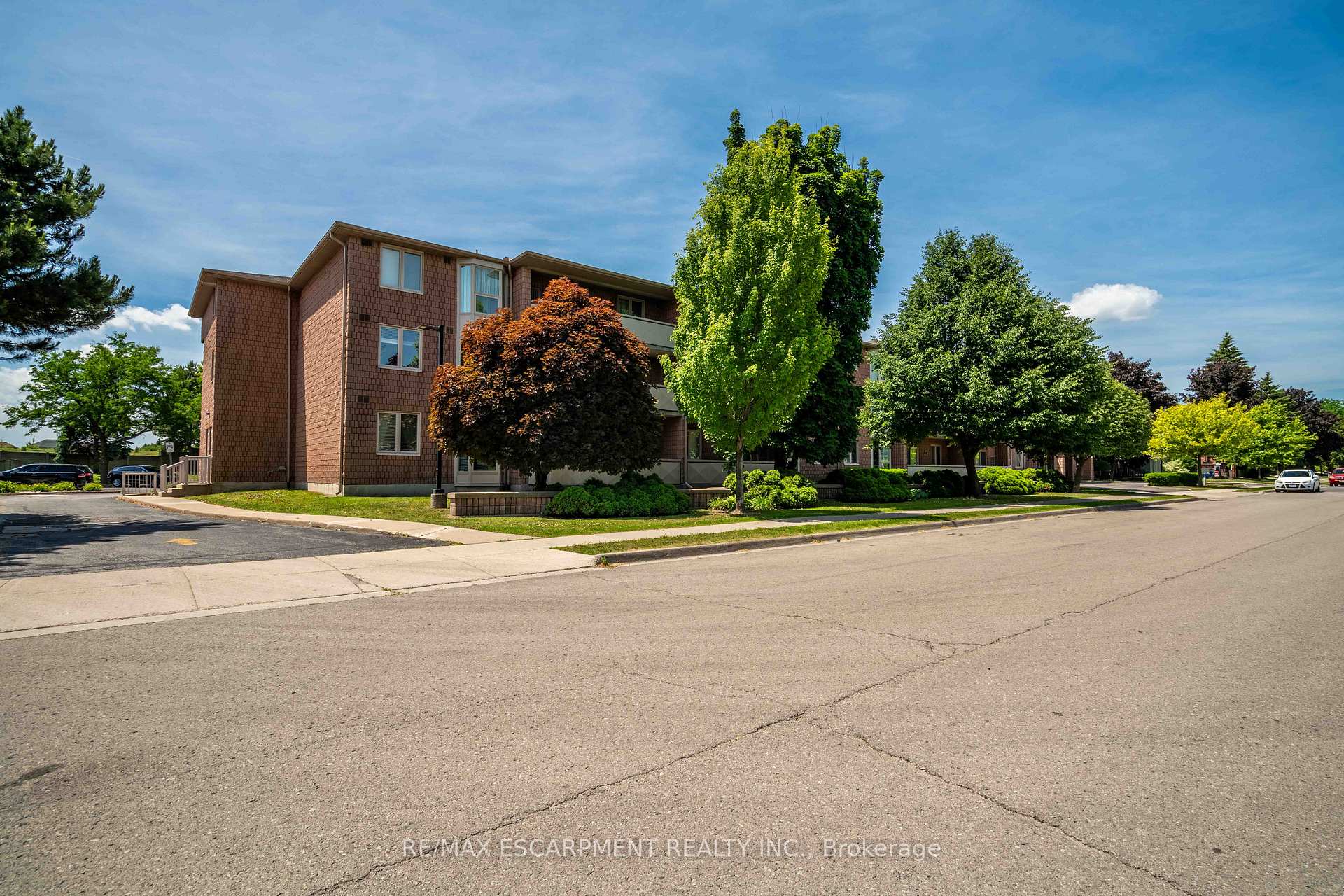 Photo 3 of Unit 216, 416 Limeridge Road E, Hamilton, Bruleville — HOMEH