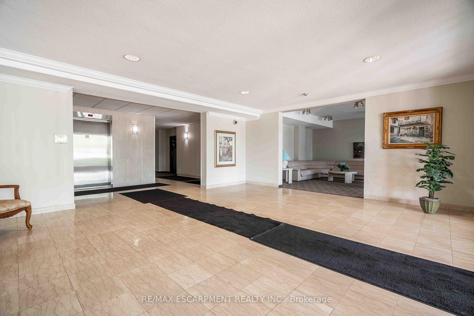 Photo 22 of Unit 216, 416 Limeridge Road E, Hamilton, Bruleville — HOMEH