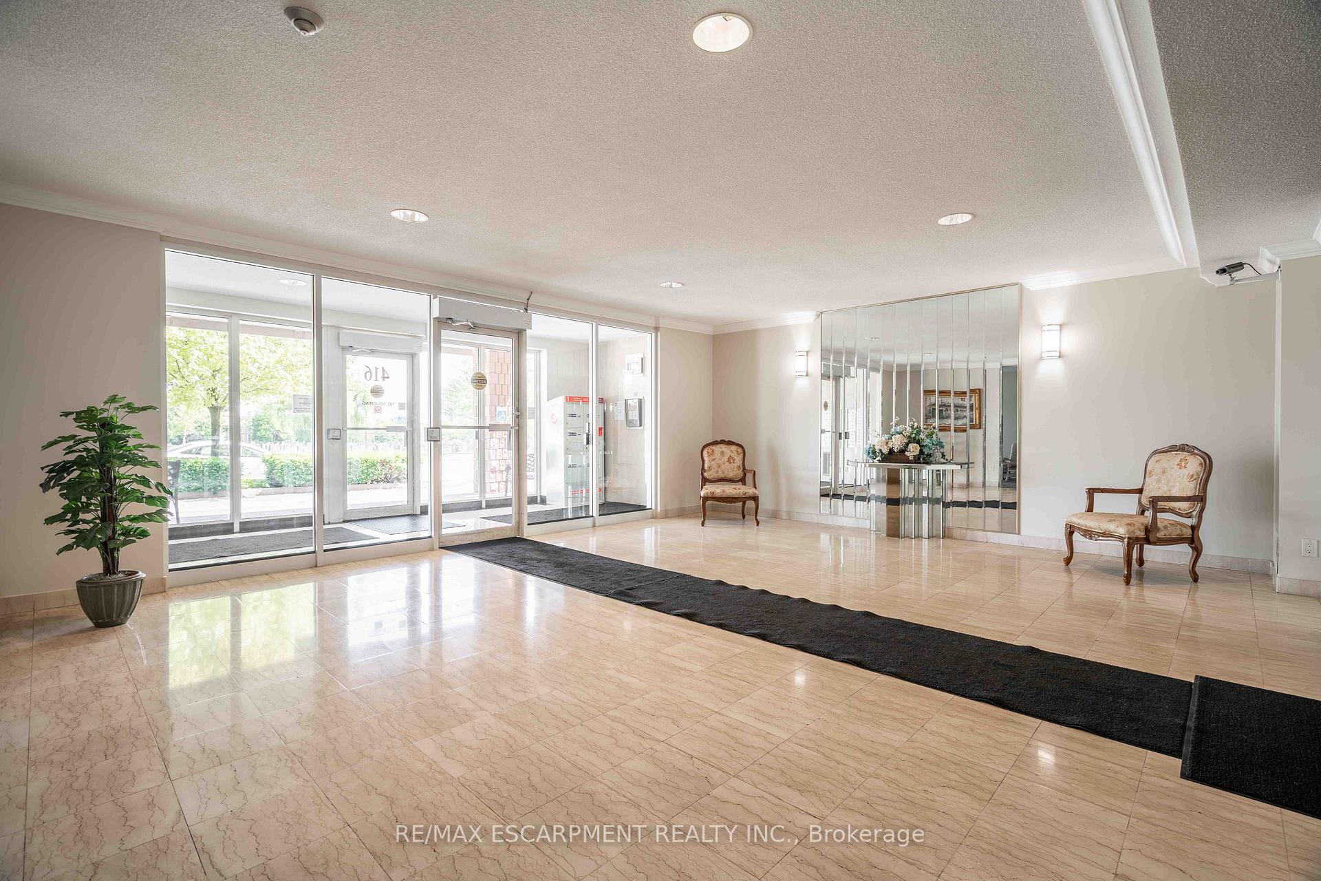 Photo 2 of Unit 216, 416 Limeridge Road E, Hamilton, Bruleville — HOMEH