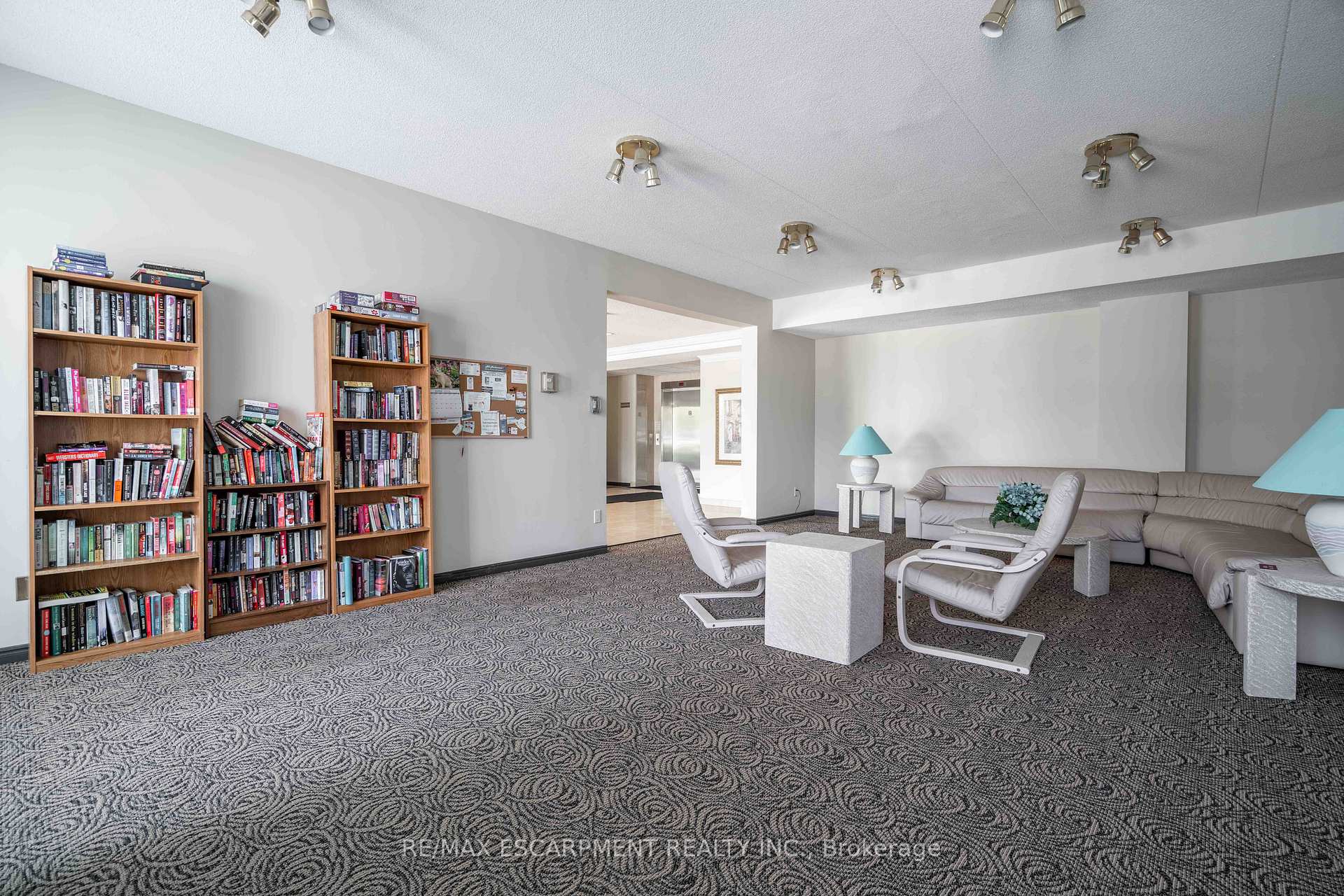 Photo 5 of Unit 216, 416 Limeridge Road E, Hamilton, Bruleville — HOMEH