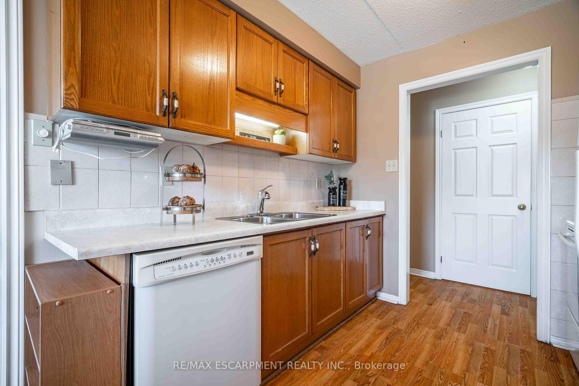 Photo 19 of Unit 216, 416 Limeridge Road E, Hamilton, Bruleville — HOMEH