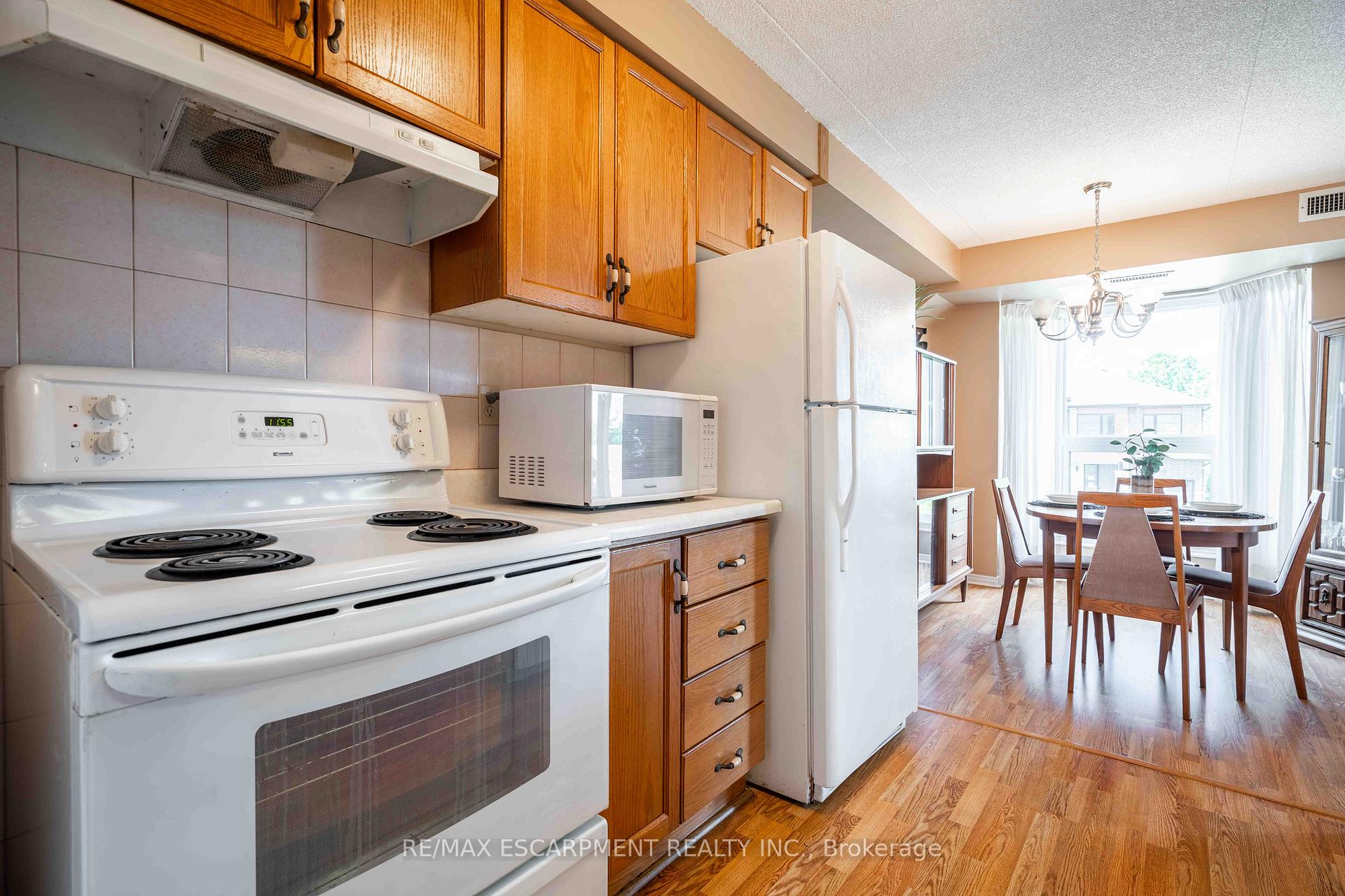 Photo 34 of Unit 216, 416 Limeridge Road E, Hamilton, Bruleville — HOMEH
