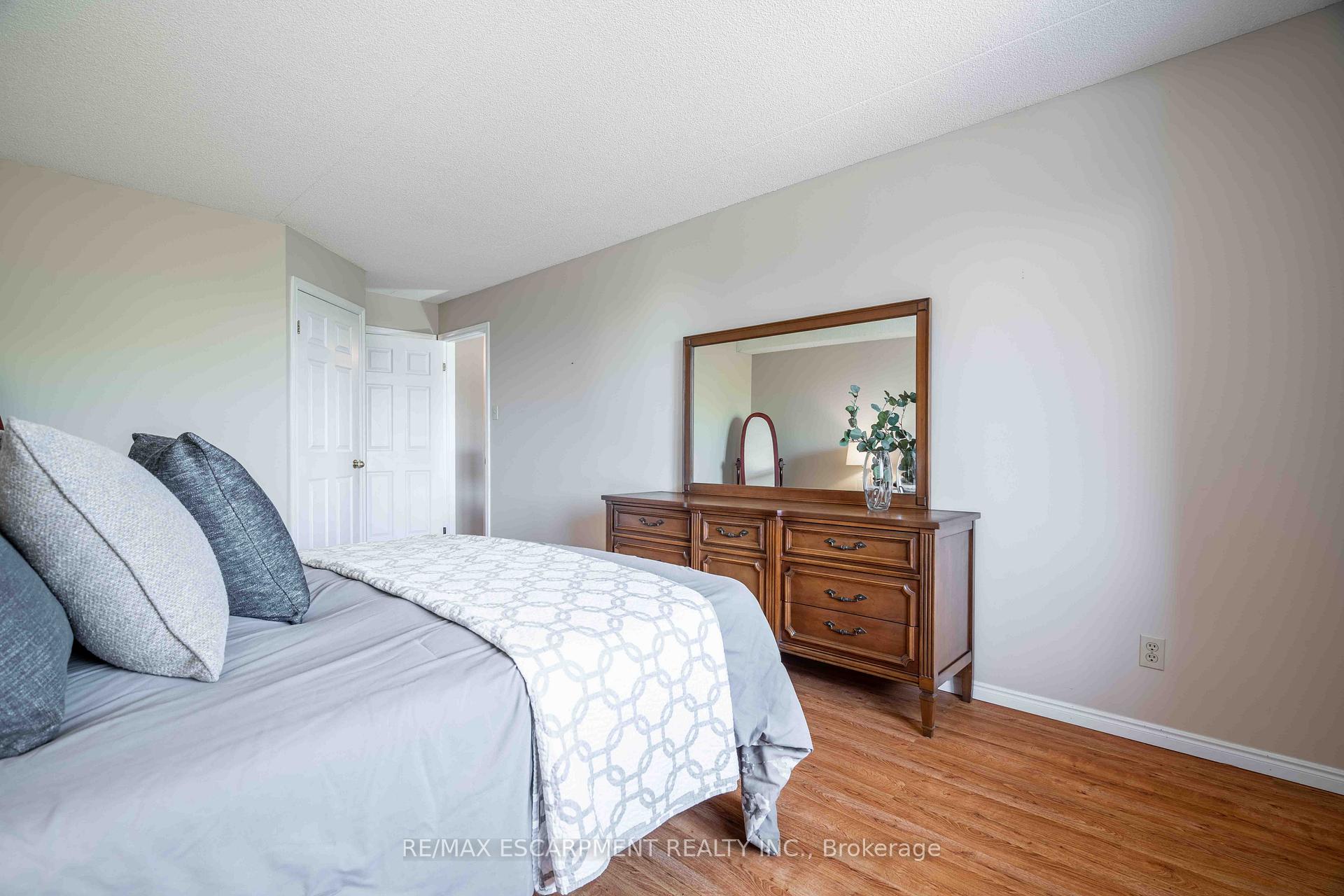 Photo 16 of Unit 216, 416 Limeridge Road E, Hamilton, Bruleville — HOMEH