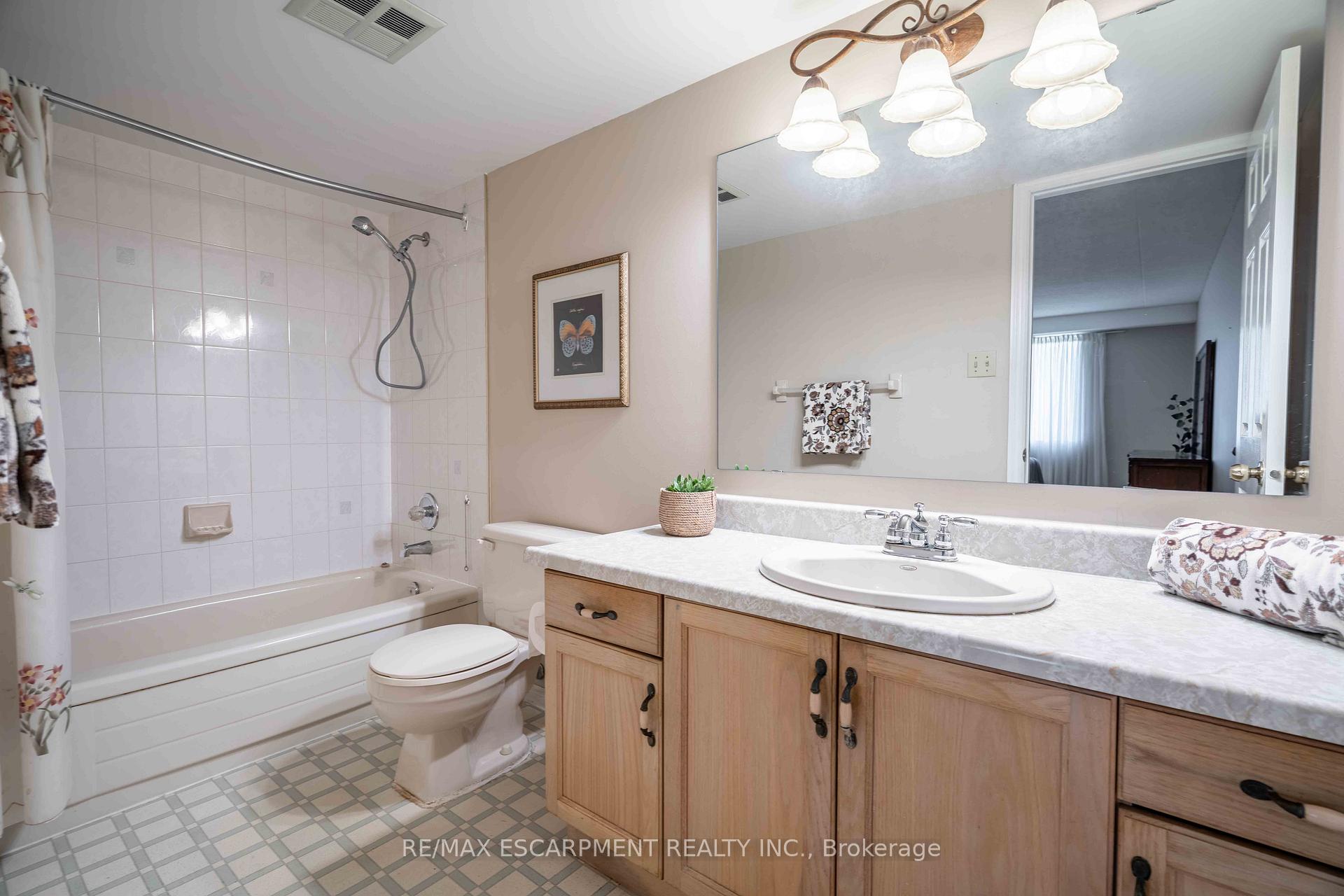 Photo 27 of Unit 216, 416 Limeridge Road E, Hamilton, Bruleville — HOMEH