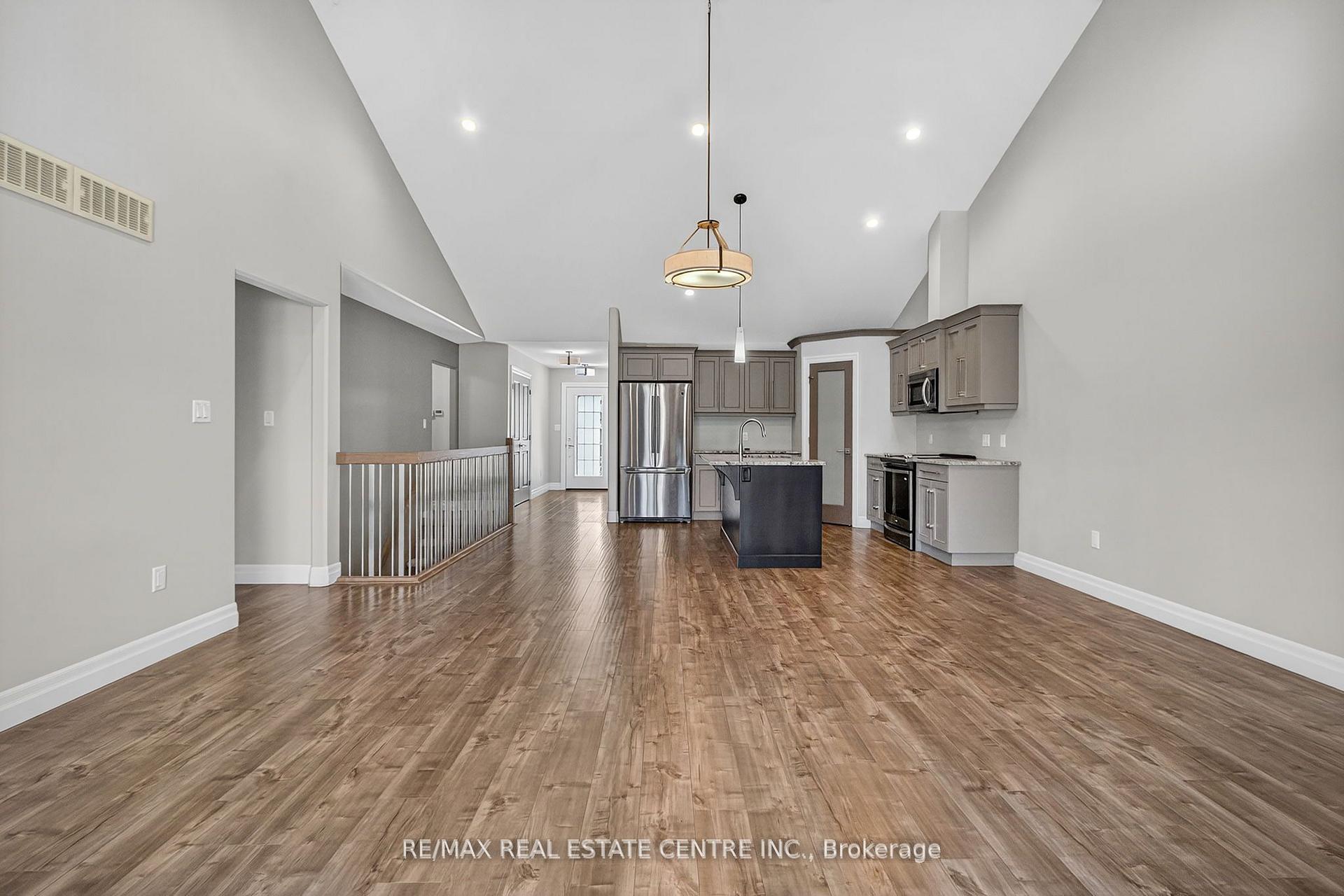 Photo 3 of 520 Molinari Street, Sarnia — HOMEH