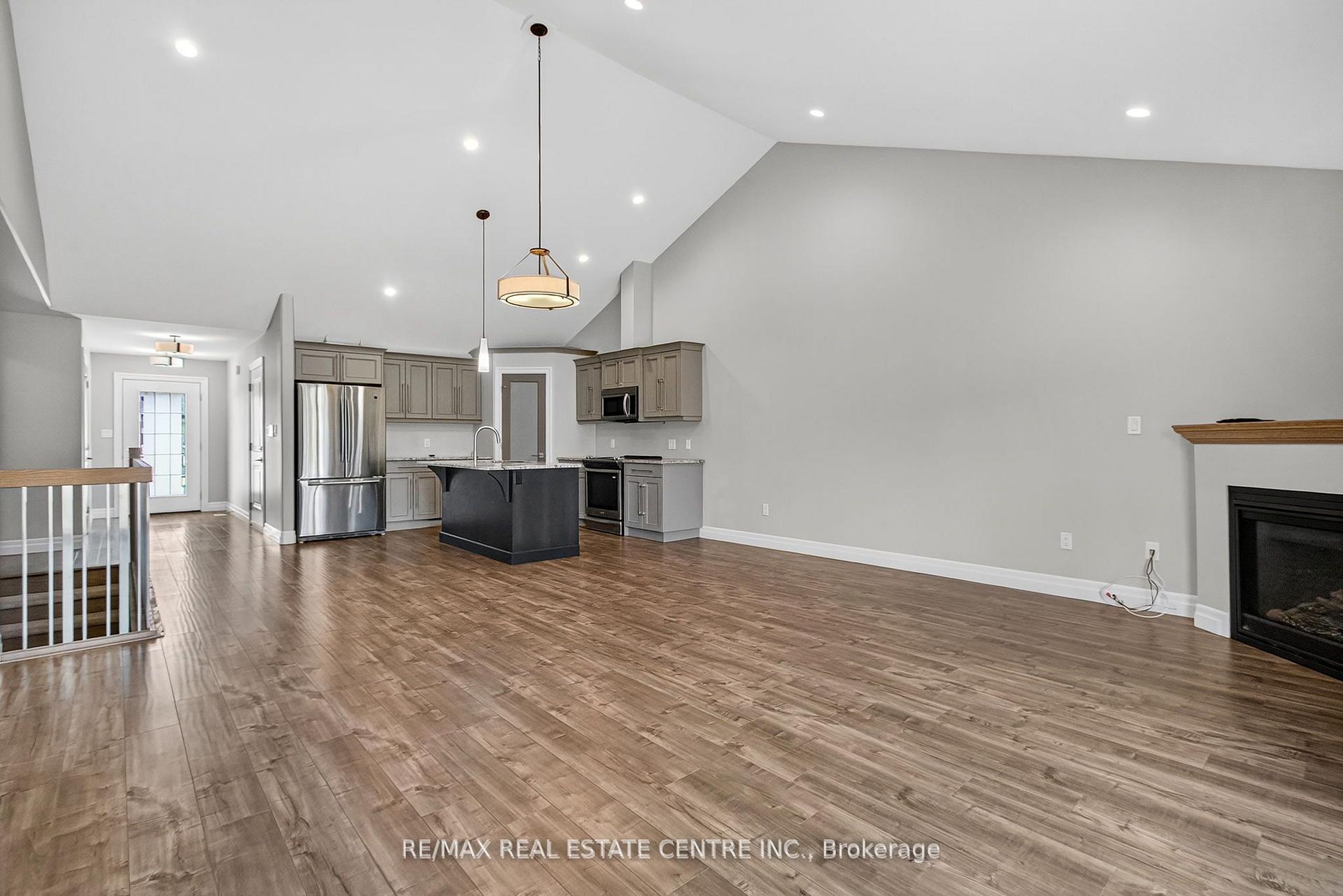 Photo 10 of 520 Molinari Street, Sarnia — HOMEH