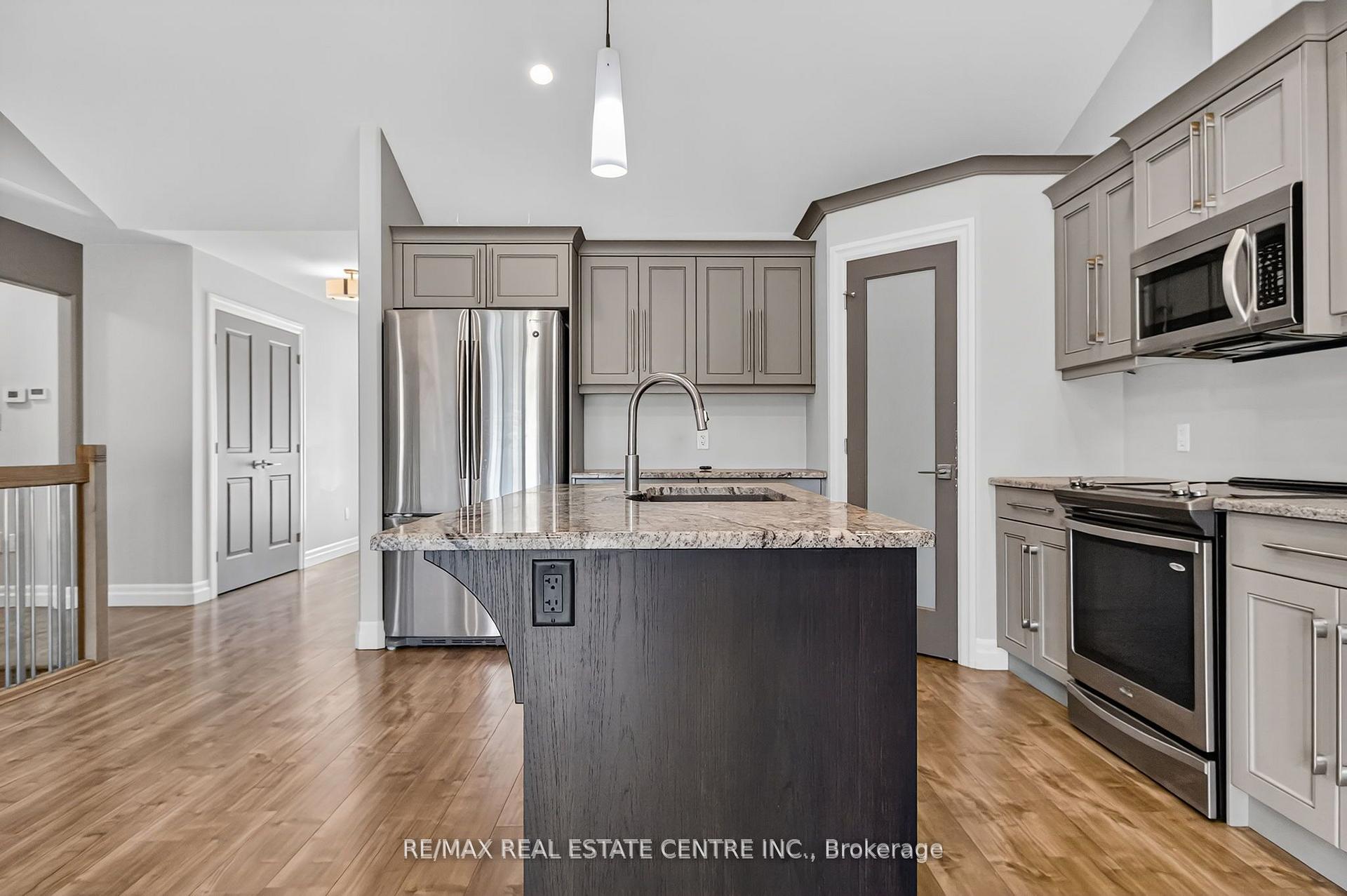 Photo 17 of 520 Molinari Street, Sarnia — HOMEH