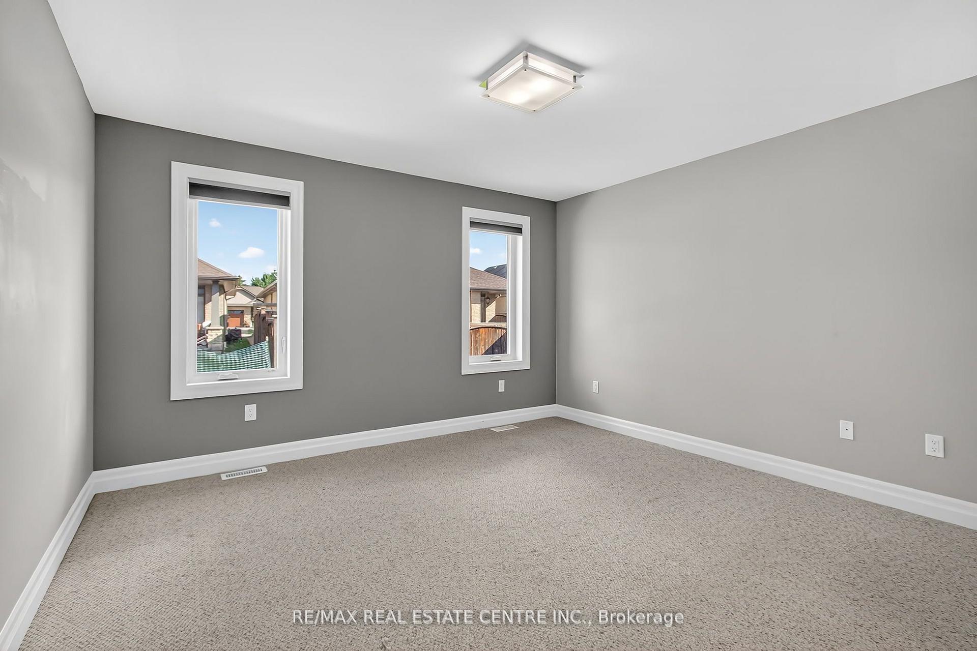 Photo 8 of 520 Molinari Street, Sarnia — HOMEH