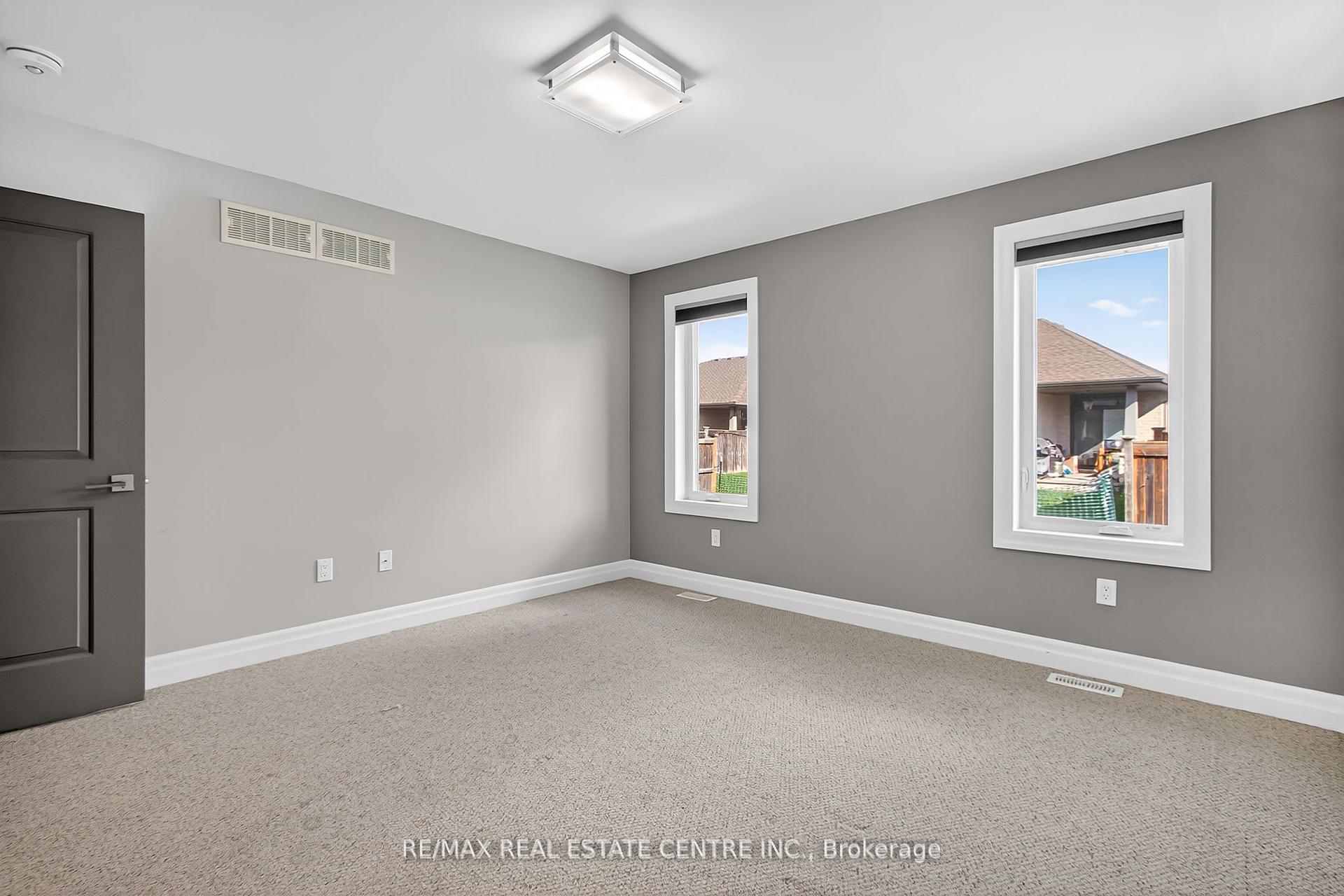 Photo 5 of 520 Molinari Street, Sarnia — HOMEH
