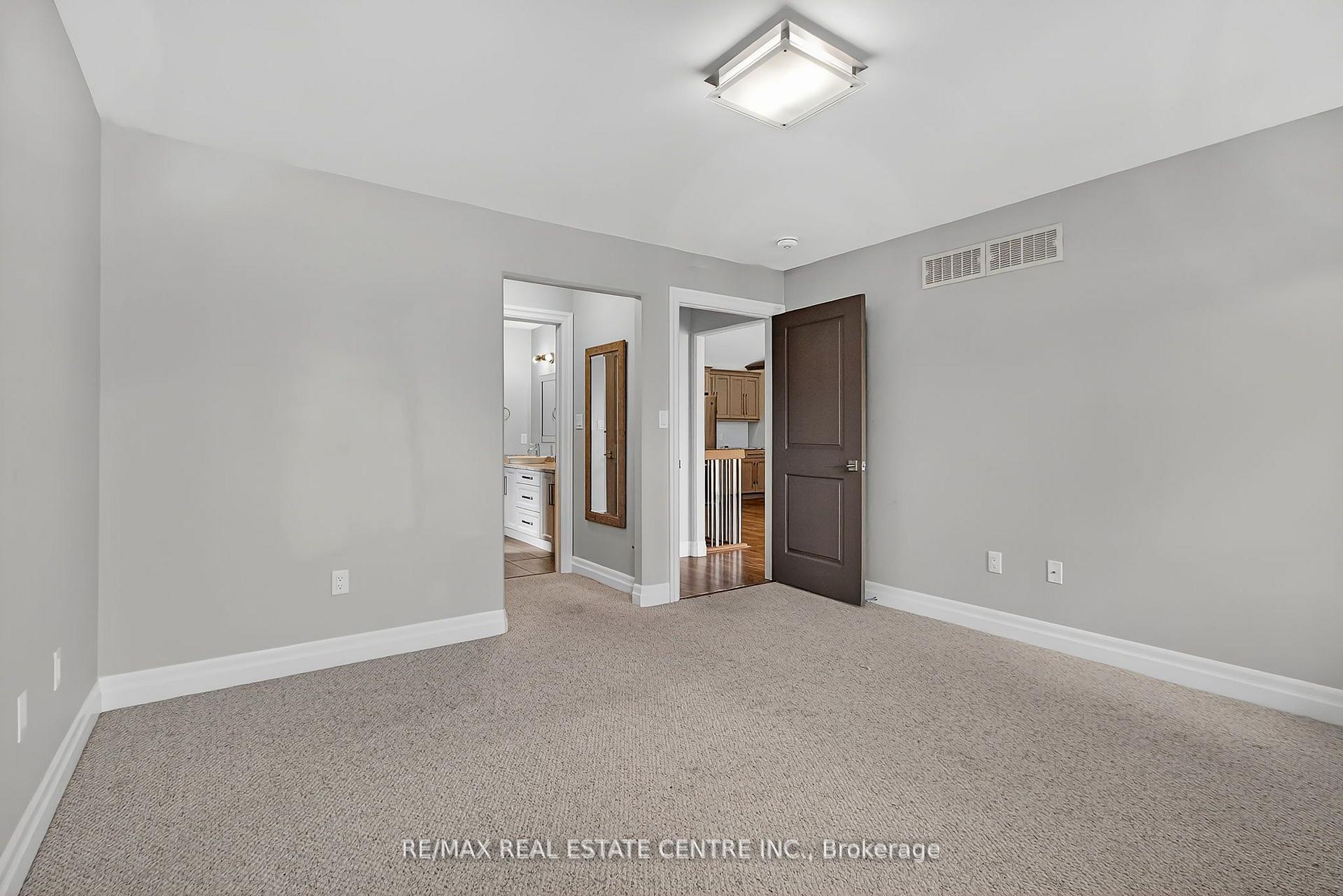 Photo 9 of 520 Molinari Street, Sarnia — HOMEH
