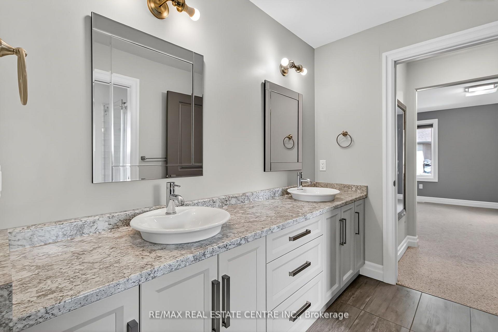 Photo 15 of 520 Molinari Street, Sarnia — HOMEH