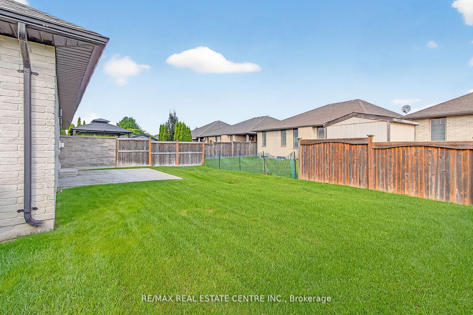 Photo 27 of 520 Molinari Street, Sarnia — HOMEH