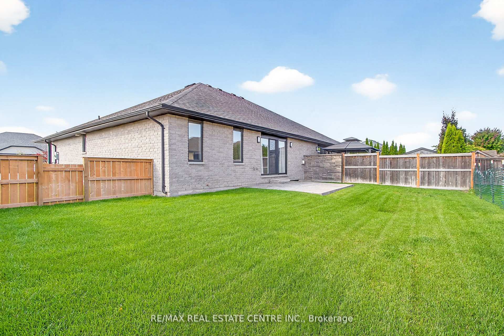 Photo 26 of 520 Molinari Street, Sarnia — HOMEH