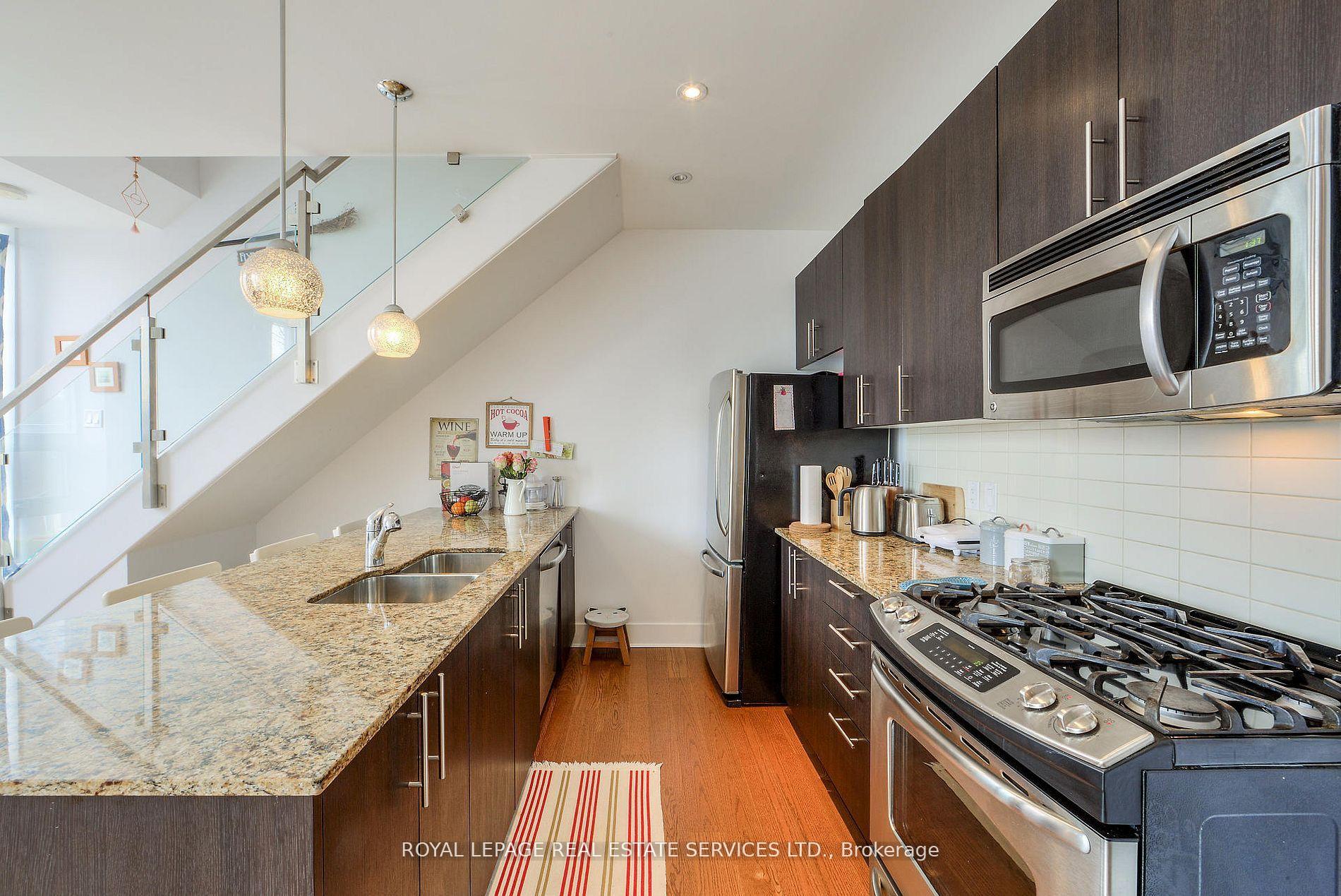 Photo 5 of Unit 203, 323 Kingston Road S, Toronto, The Beaches — HOMEH