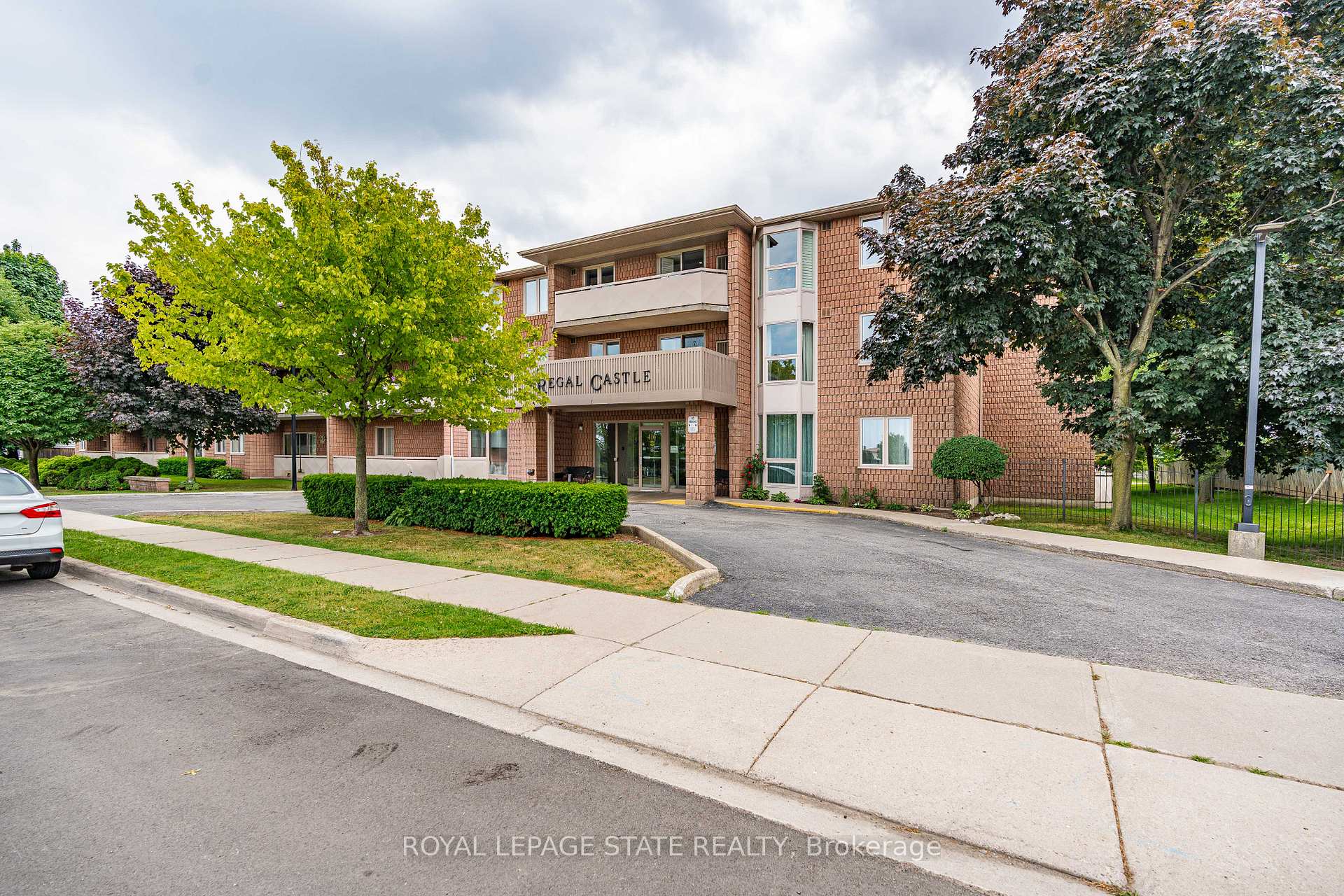 Photo 1 of Unit 203, 416 Limeridge Road E, Hamilton, Bruleville — HOMEH