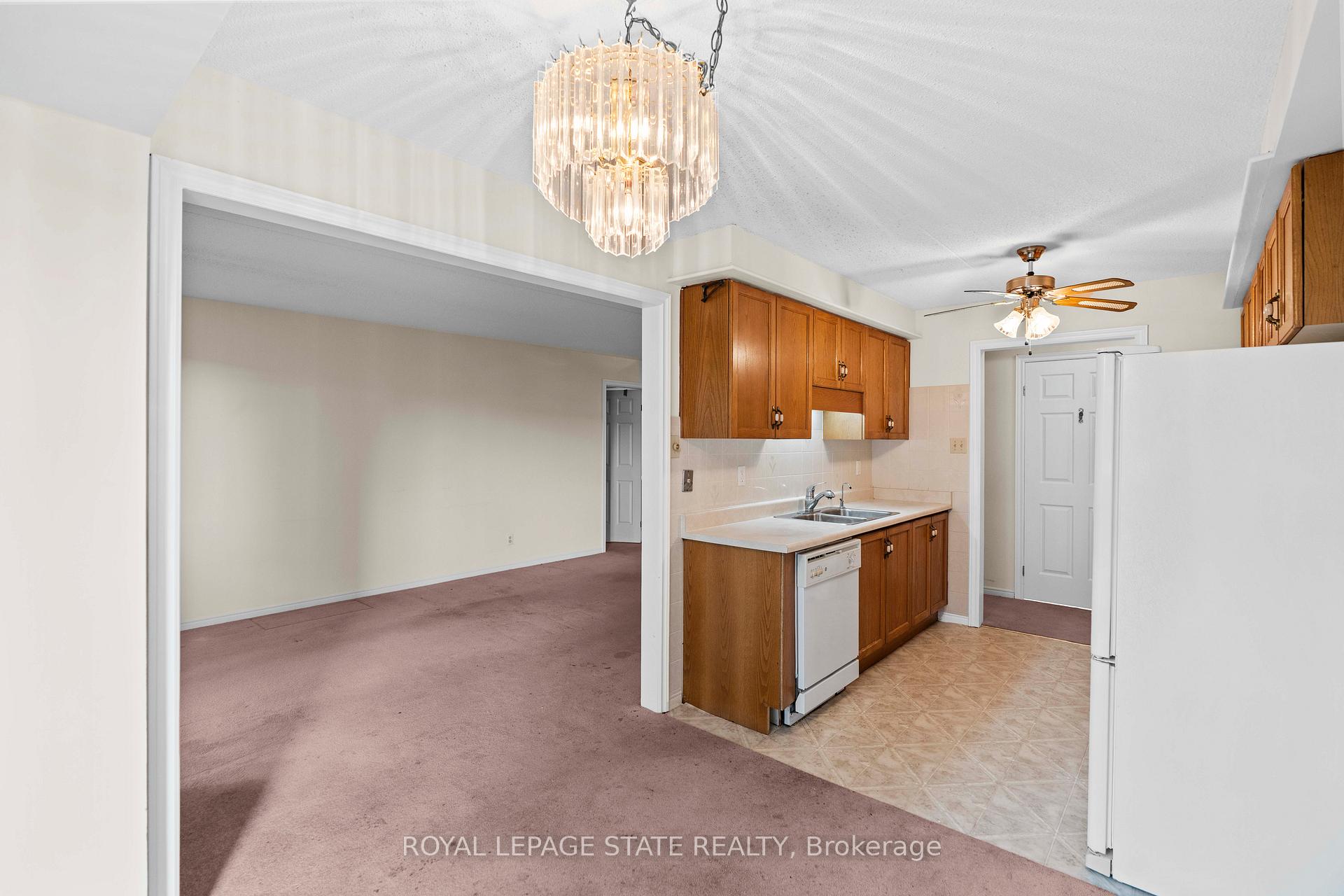 Photo 7 of Unit 203, 416 Limeridge Road E, Hamilton, Bruleville — HOMEH