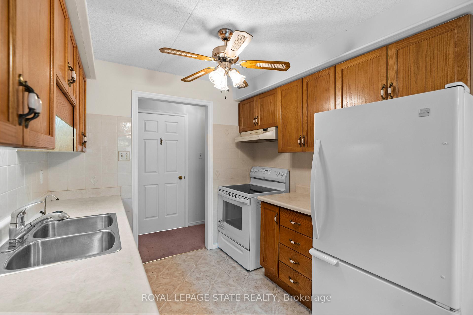 Photo 10 of Unit 203, 416 Limeridge Road E, Hamilton, Bruleville — HOMEH