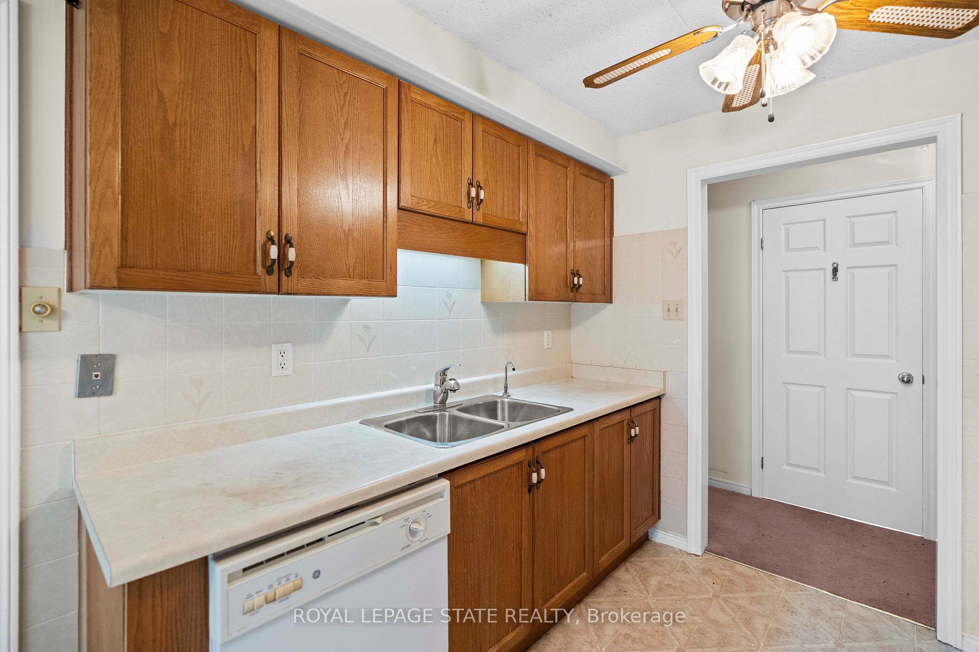 Photo 27 of Unit 203, 416 Limeridge Road E, Hamilton, Bruleville — HOMEH