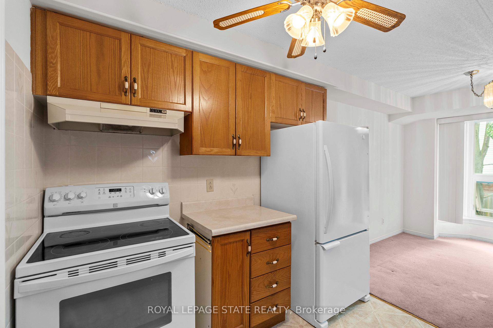 Photo 4 of Unit 203, 416 Limeridge Road E, Hamilton, Bruleville — HOMEH