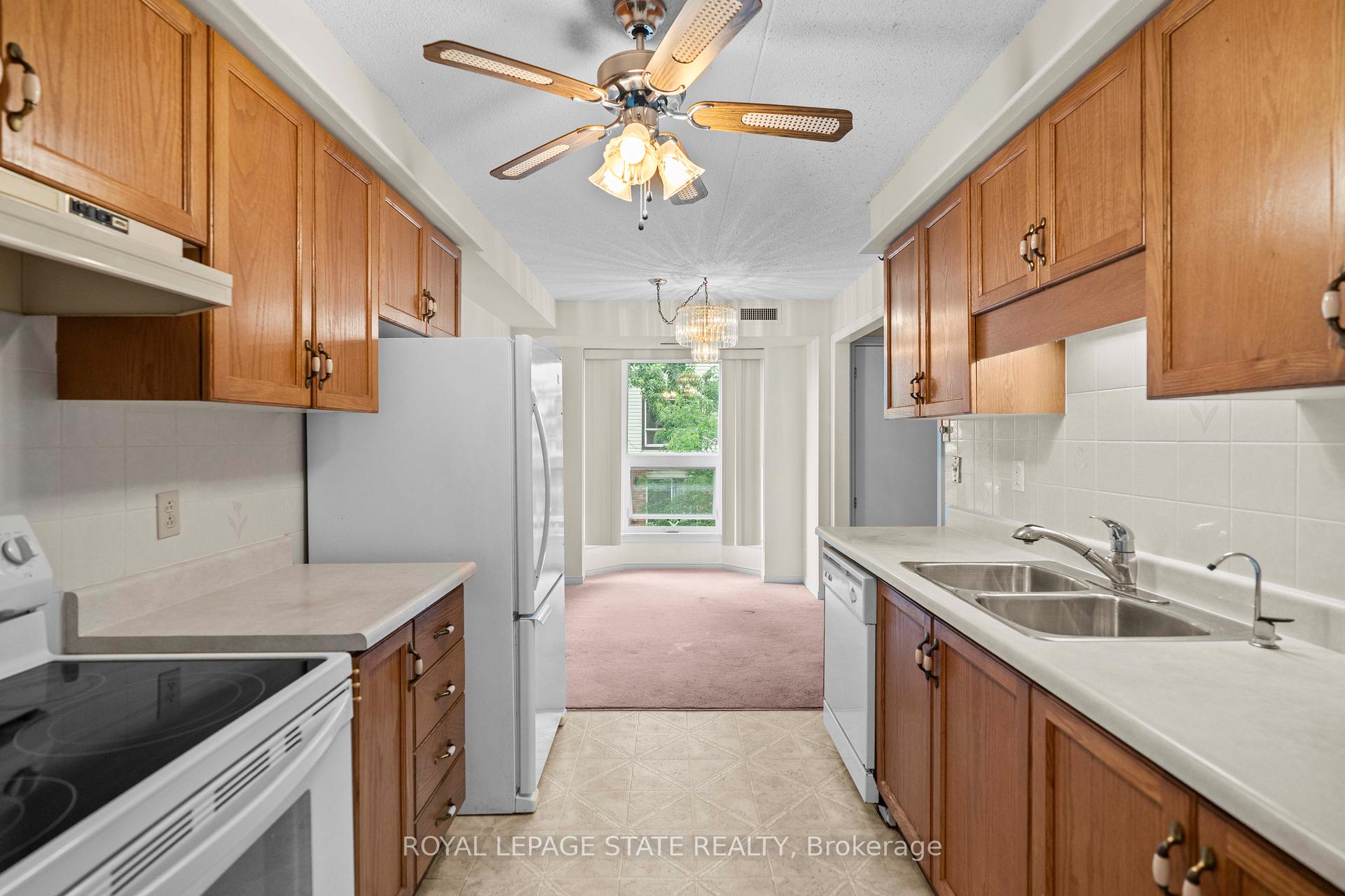 Photo 13 of Unit 203, 416 Limeridge Road E, Hamilton, Bruleville — HOMEH