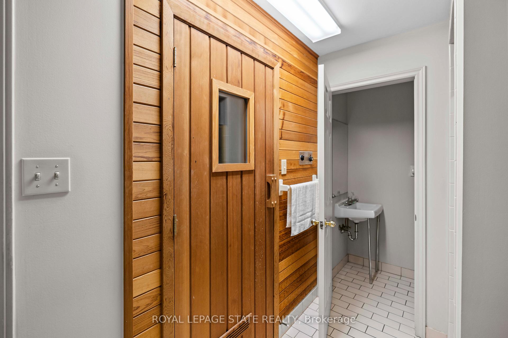 Photo 6 of Unit 203, 416 Limeridge Road E, Hamilton, Bruleville — HOMEH
