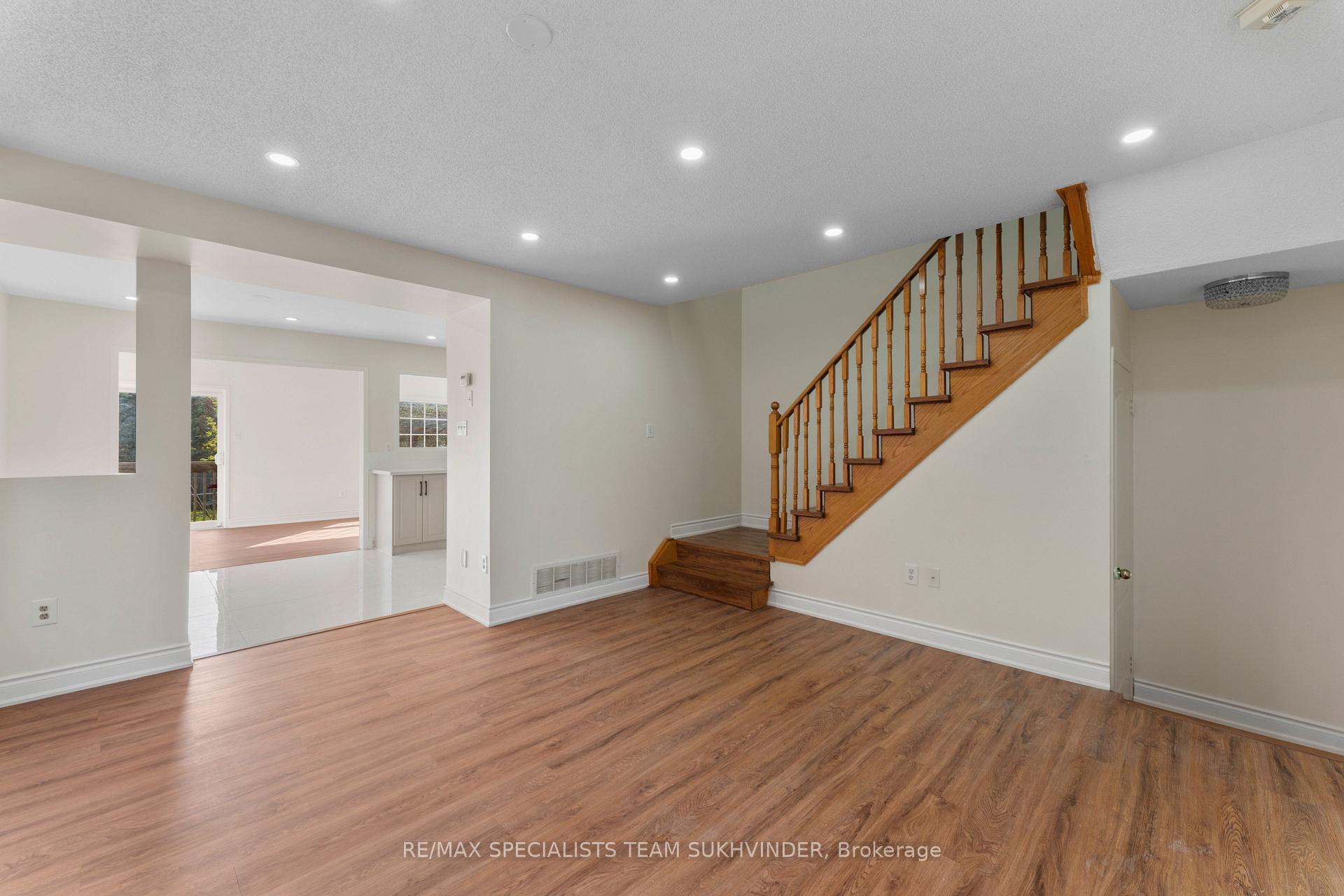 Photo 12 of 21 Thunderbird Trail, Brampton, Sandringham-Wellington — HOMEH