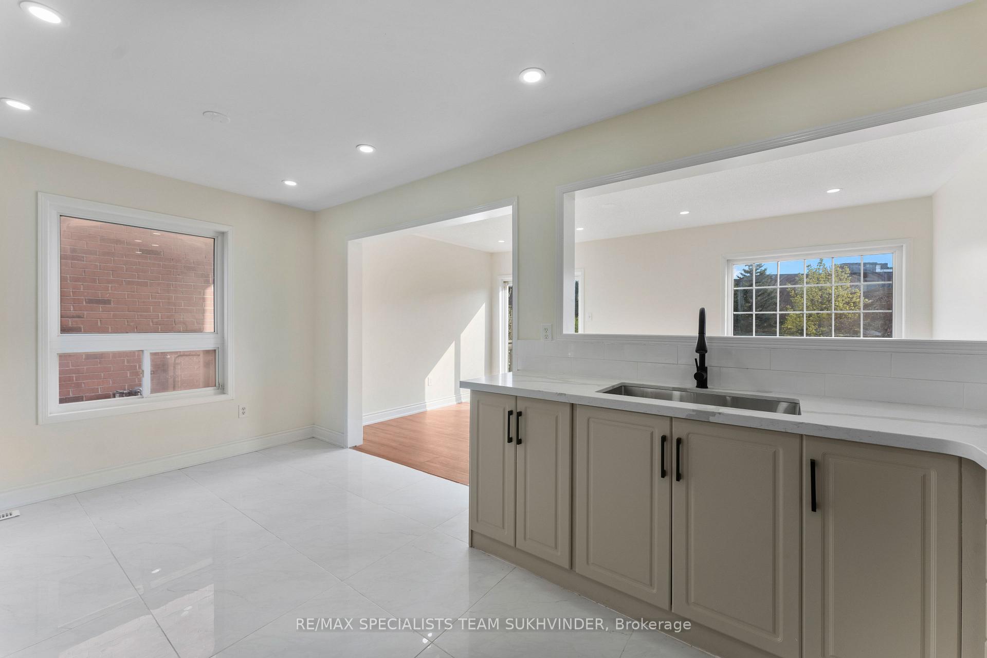 Photo 4 of 21 Thunderbird Trail, Brampton, Sandringham-Wellington — HOMEH