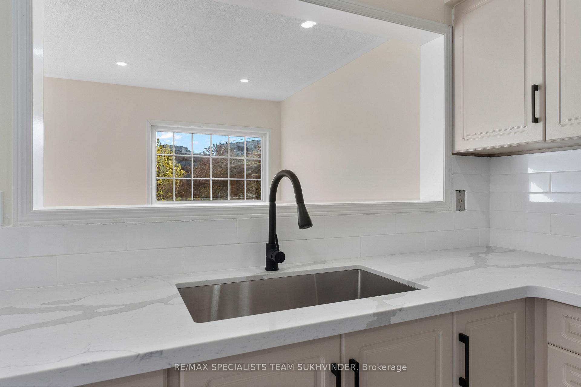 Photo 18 of 21 Thunderbird Trail, Brampton, Sandringham-Wellington — HOMEH