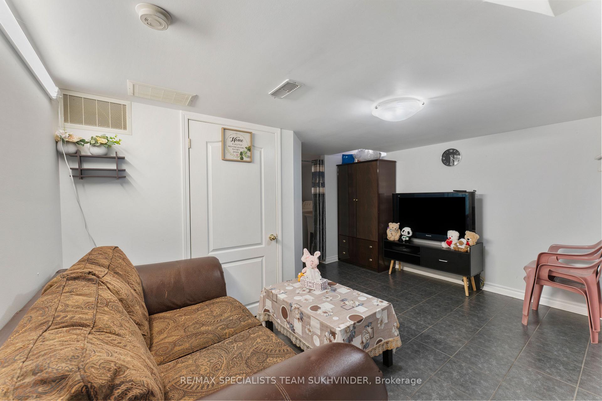 Photo 35 of 21 Thunderbird Trail, Brampton, Sandringham-Wellington — HOMEH