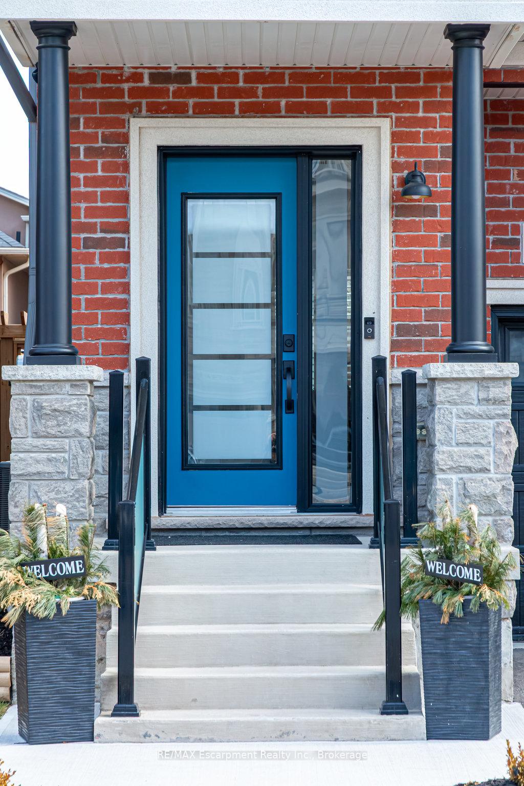 Photo 2 of 38 Borers Creek Circle, Hamilton, Waterdown — HOMEH