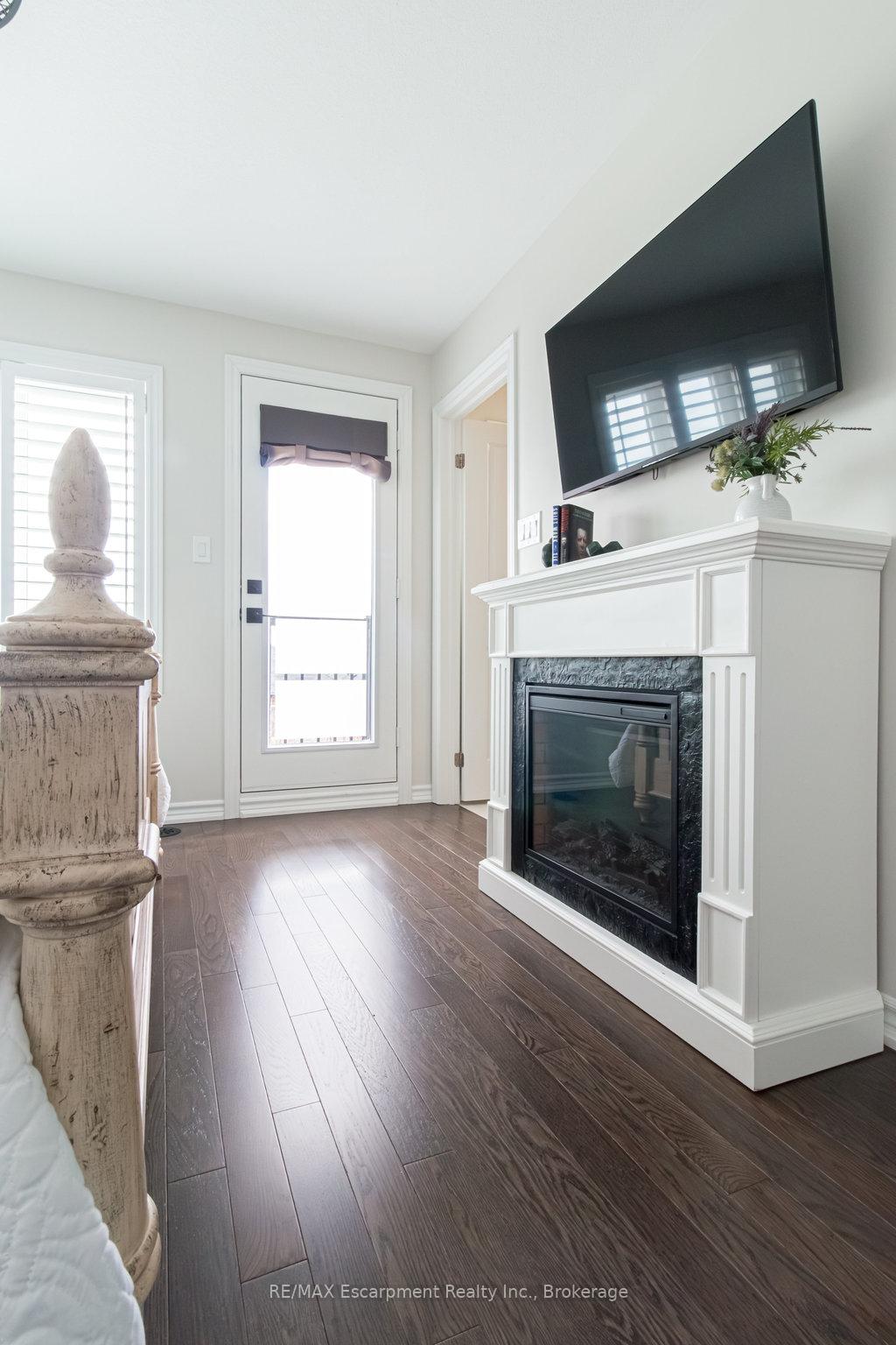 Photo 30 of 38 Borers Creek Circle, Hamilton, Waterdown — HOMEH