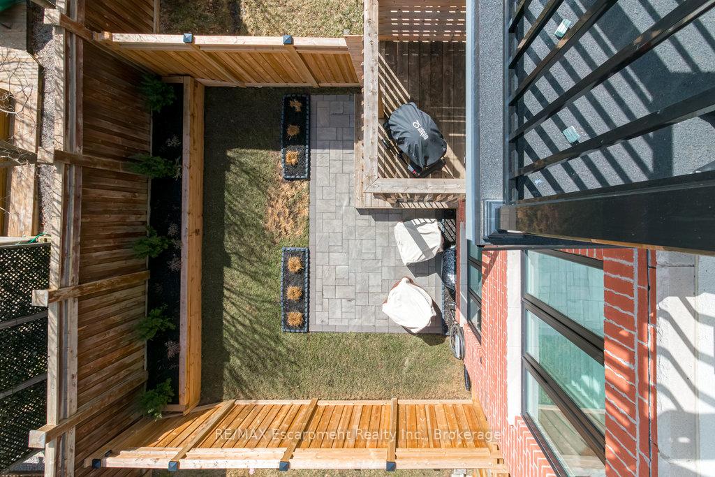 Photo 37 of 38 Borers Creek Circle, Hamilton, Waterdown — HOMEH