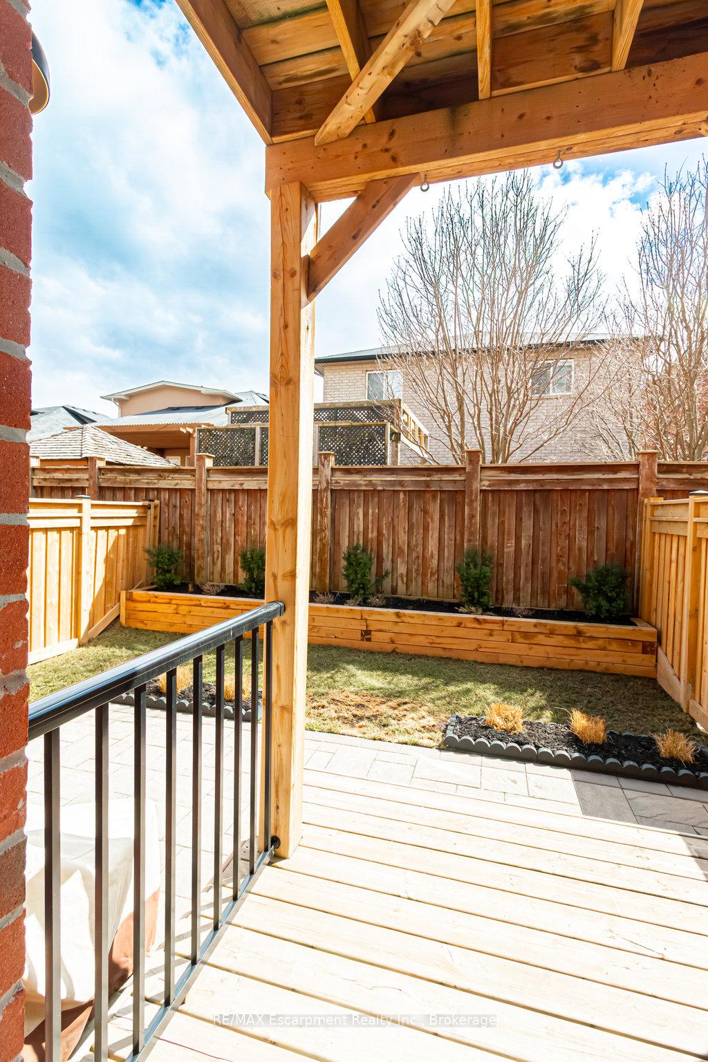 Photo 39 of 38 Borers Creek Circle, Hamilton, Waterdown — HOMEH