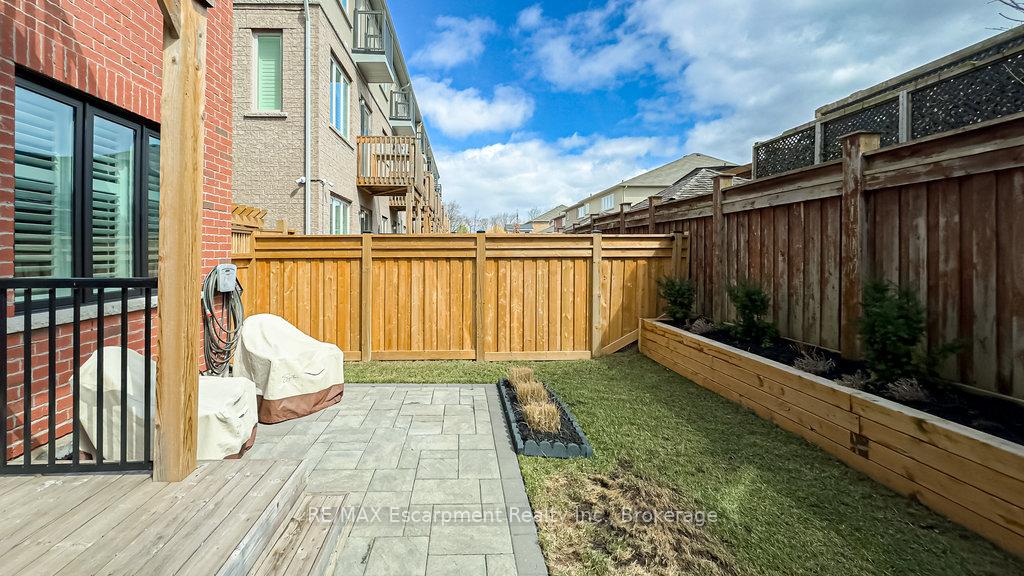 Photo 36 of 38 Borers Creek Circle, Hamilton, Waterdown — HOMEH