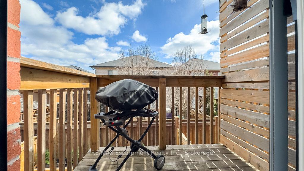 Photo 32 of 38 Borers Creek Circle, Hamilton, Waterdown — HOMEH