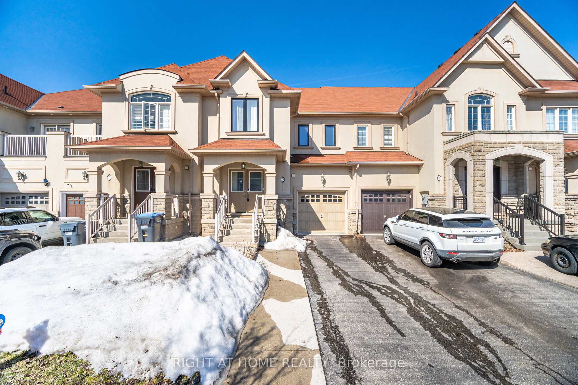 Photo 1 of 20 Beachville Circle, Brampton, Credit Valley — HOMEH