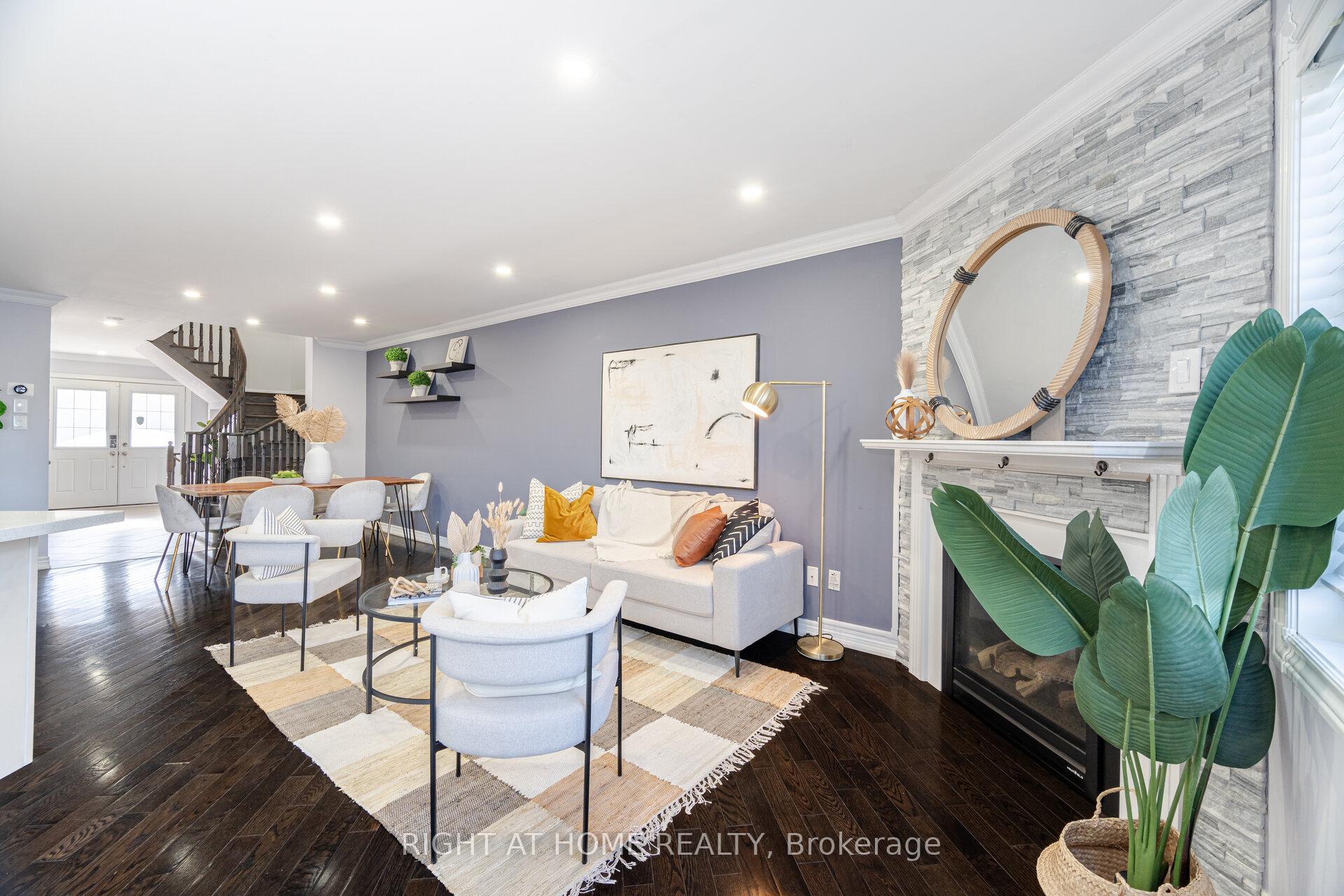 Photo 3 of 20 Beachville Circle, Brampton, Credit Valley — HOMEH