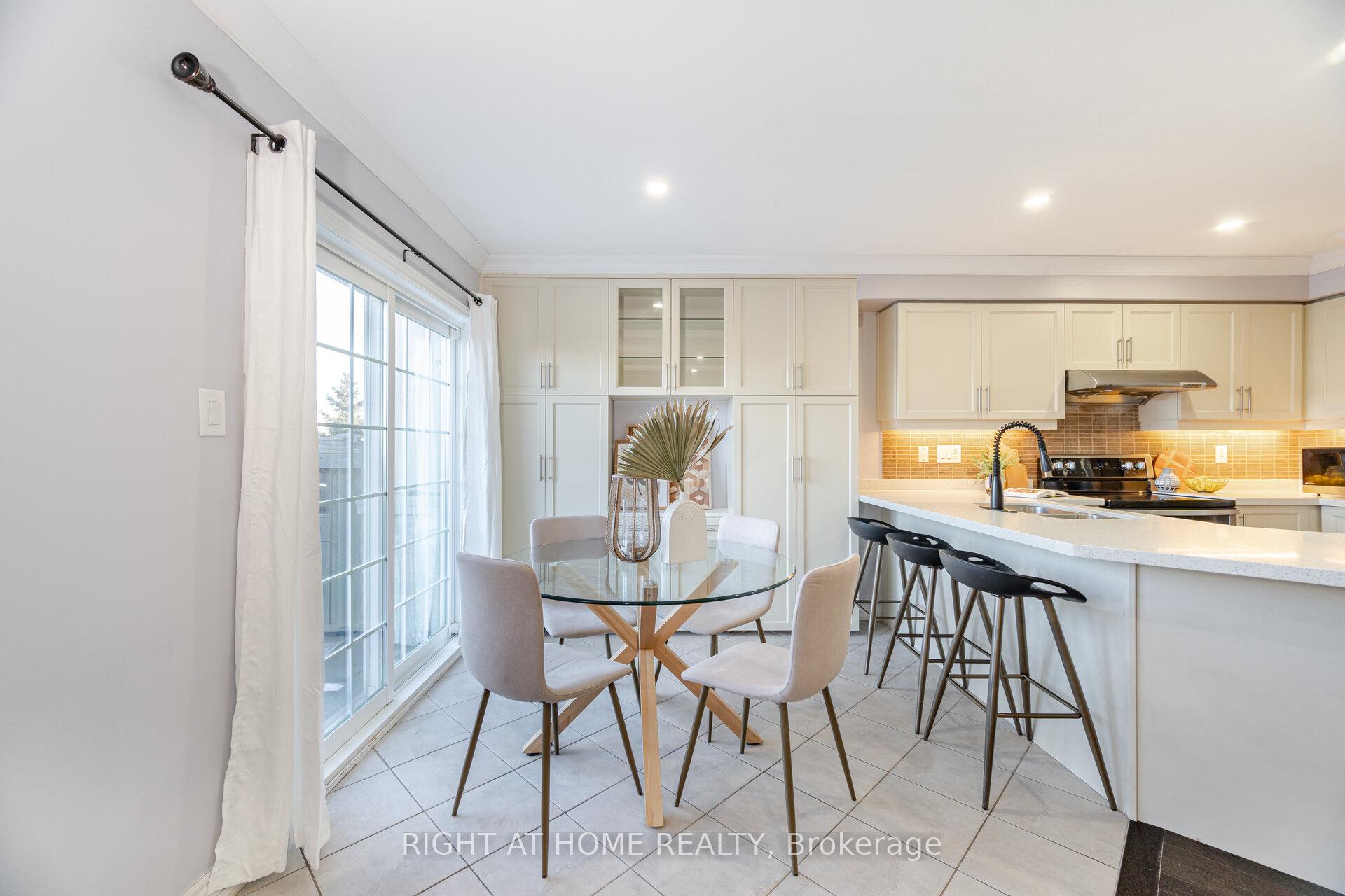 Photo 25 of 20 Beachville Circle, Brampton, Credit Valley — HOMEH